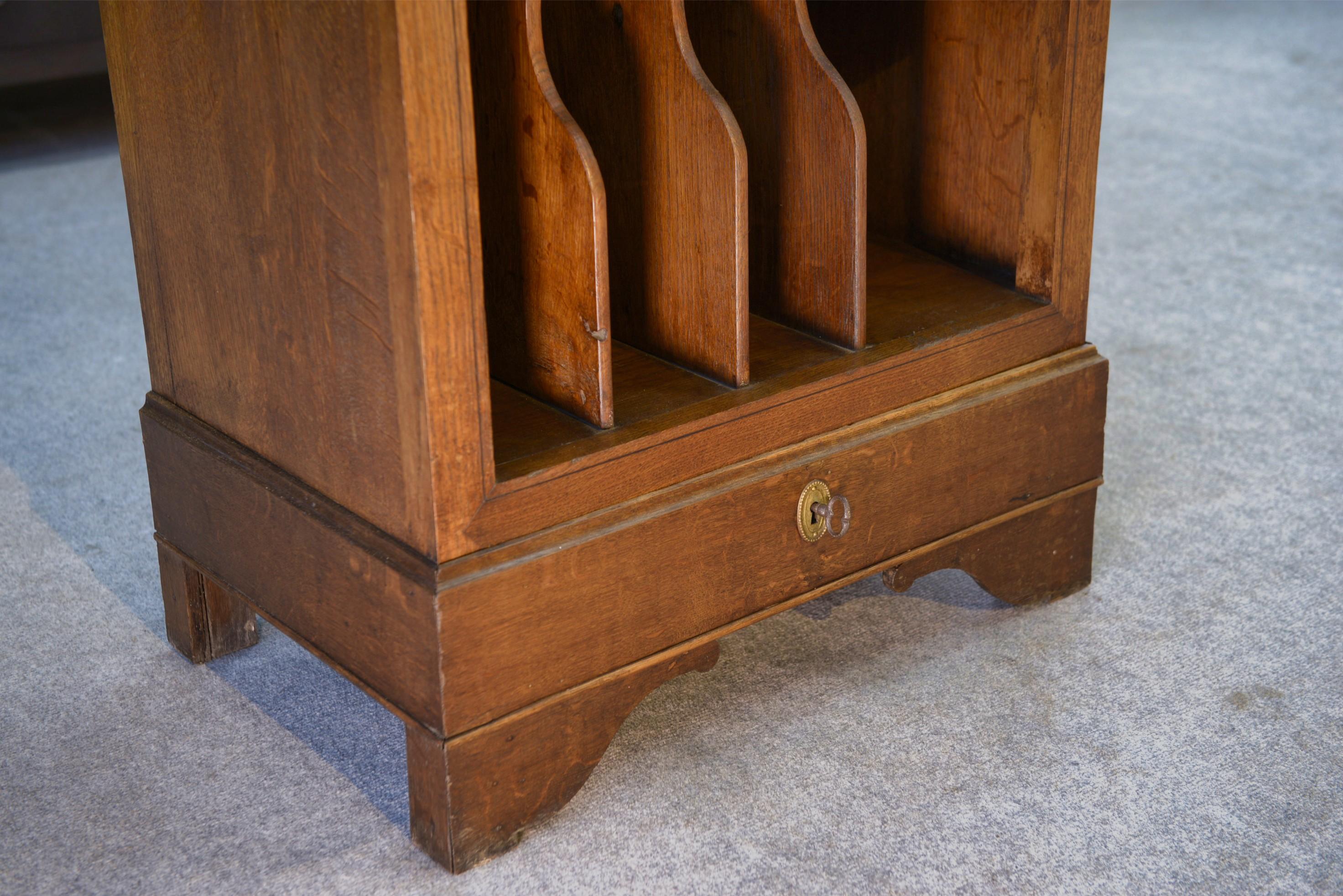 Meuble de métier de médecin en chêne massif 1900's en vente 7