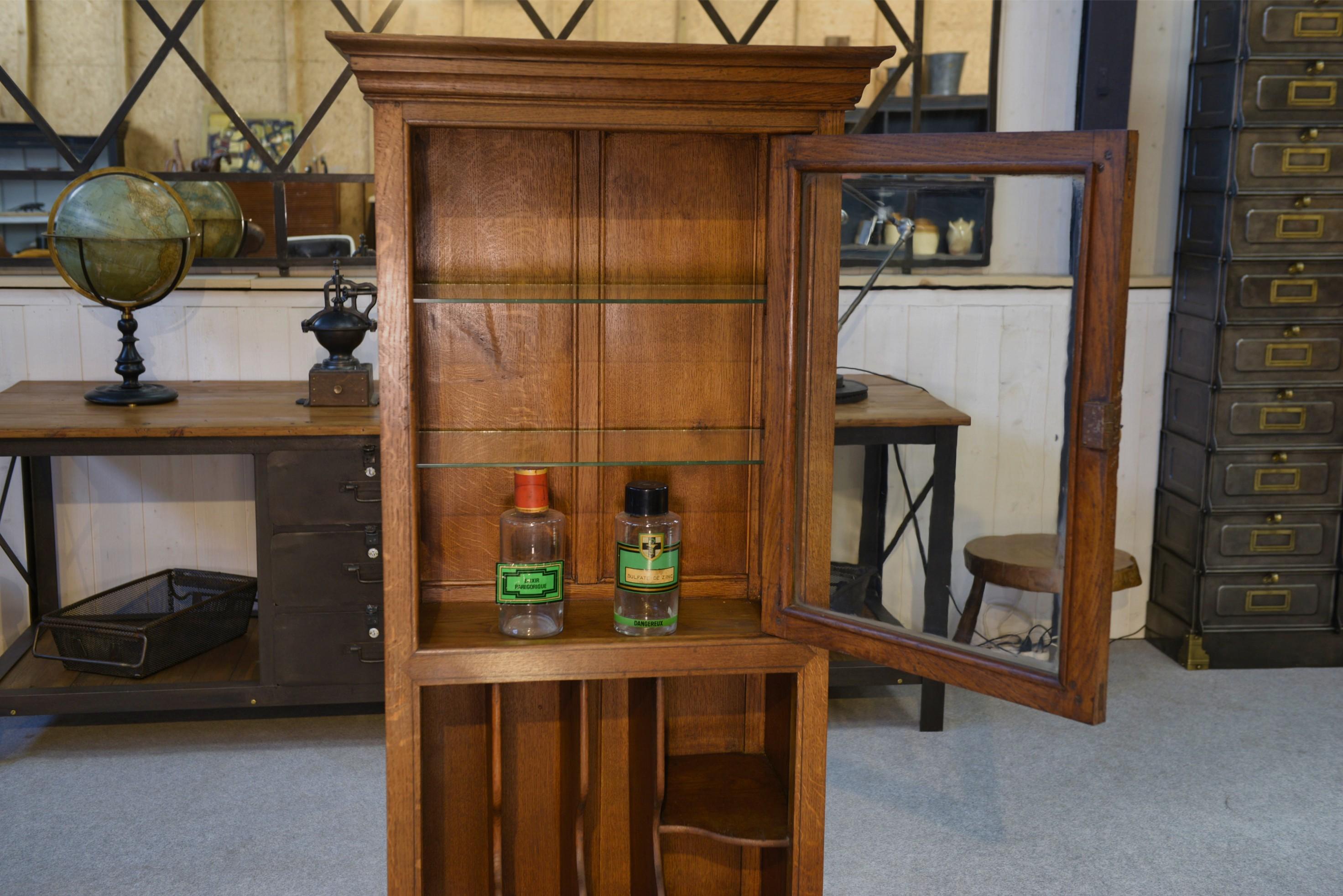 Meuble de métier de médecin en chêne massif 1900's en vente 3