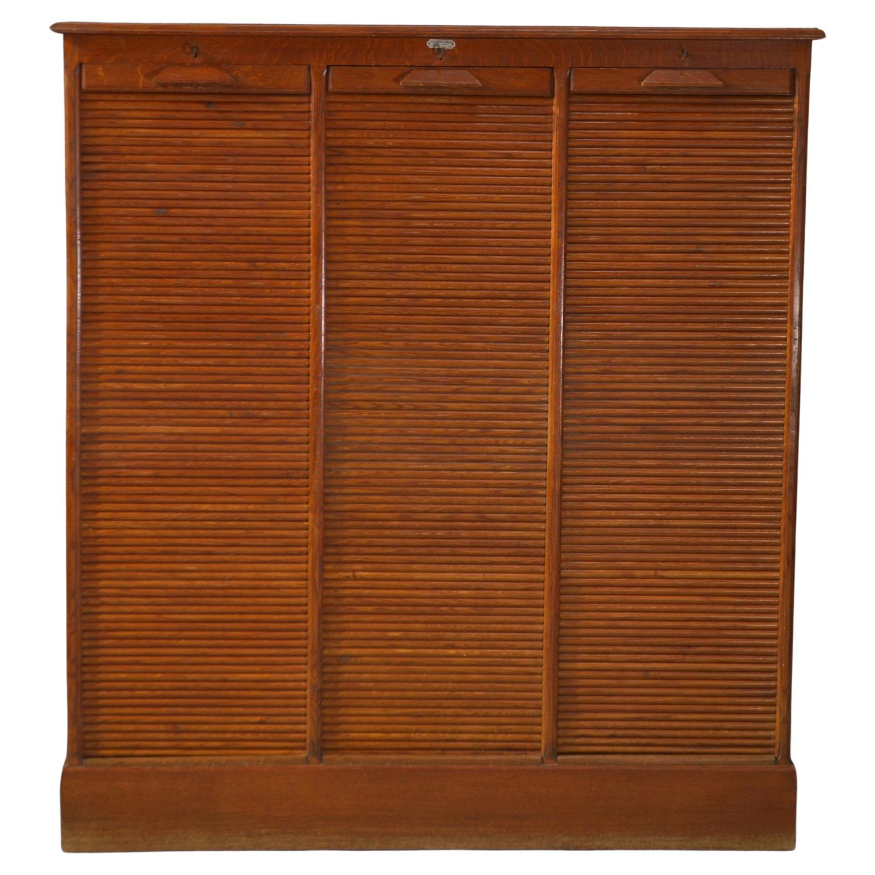 Meuble de notaire en bois à volet de la marque "Au vieux chêne" 1950's For Sale