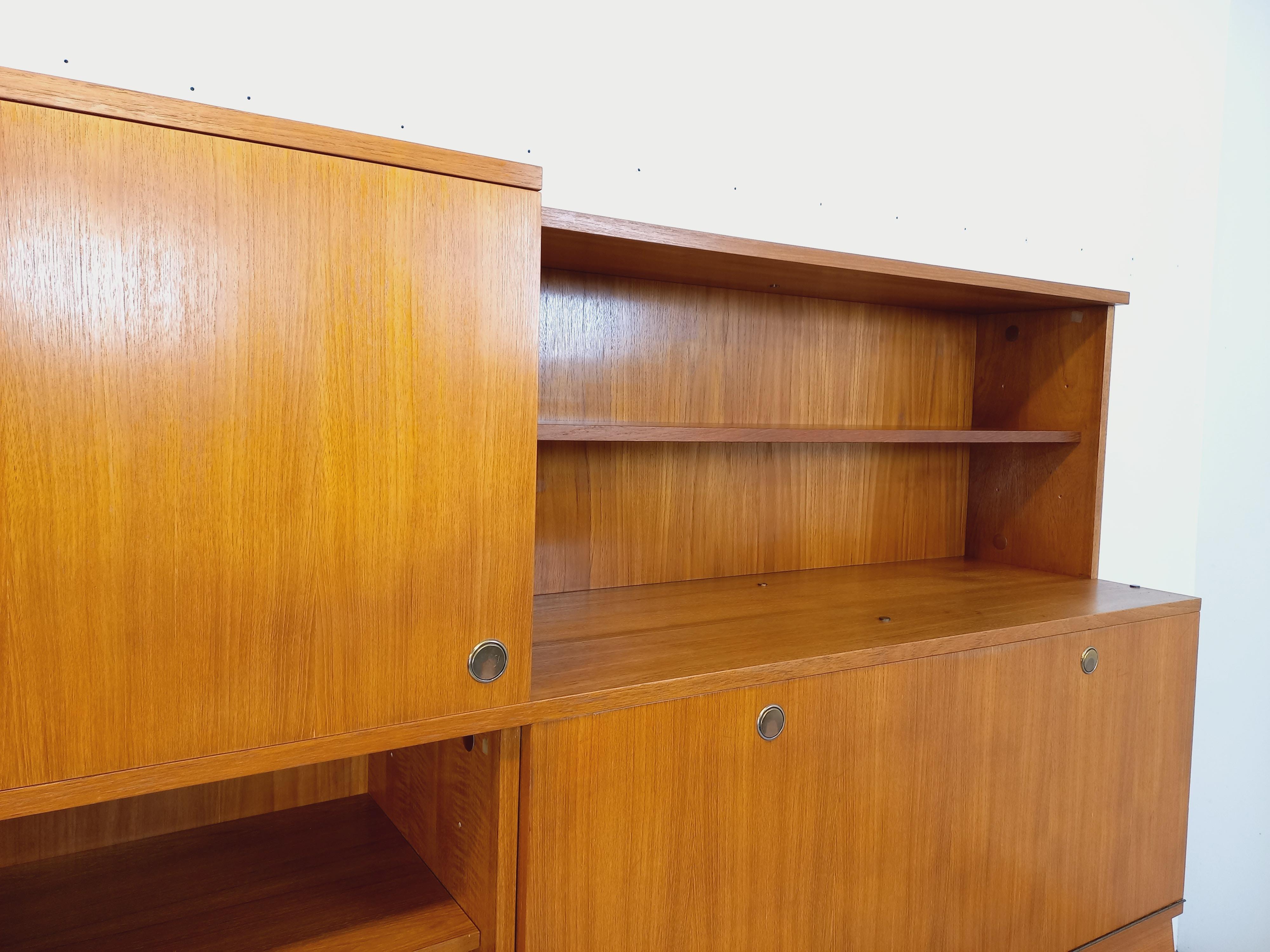 Meuble de rangement bibliothèque secrétaire vintage de Louis Paolozzi en teck In condizioni buone in vendita a BESANÇON, FR