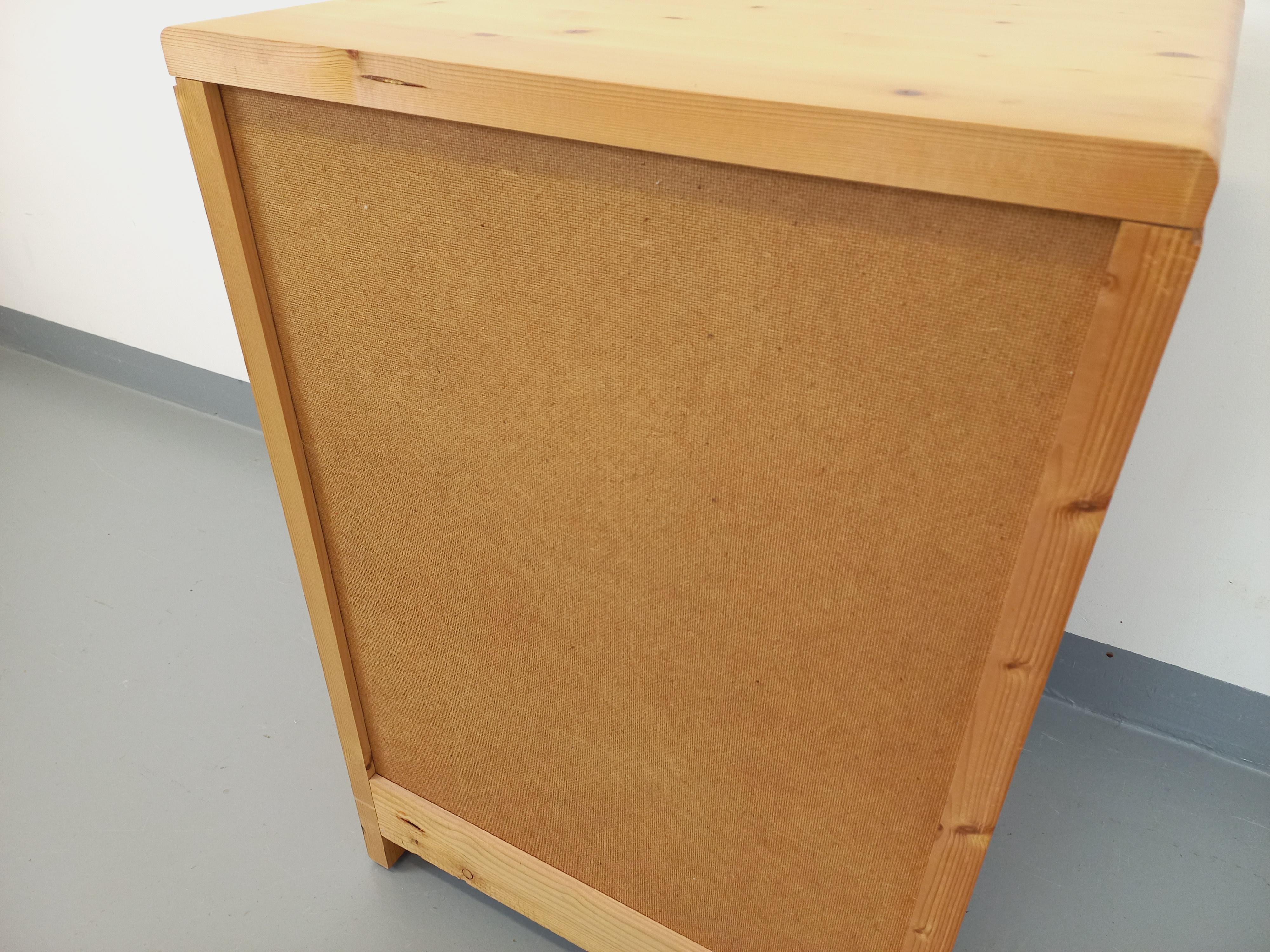 Meuble de rangement Charlotte Perriand Les Arcs vintage en pin des années 60 70 in vendita 3
