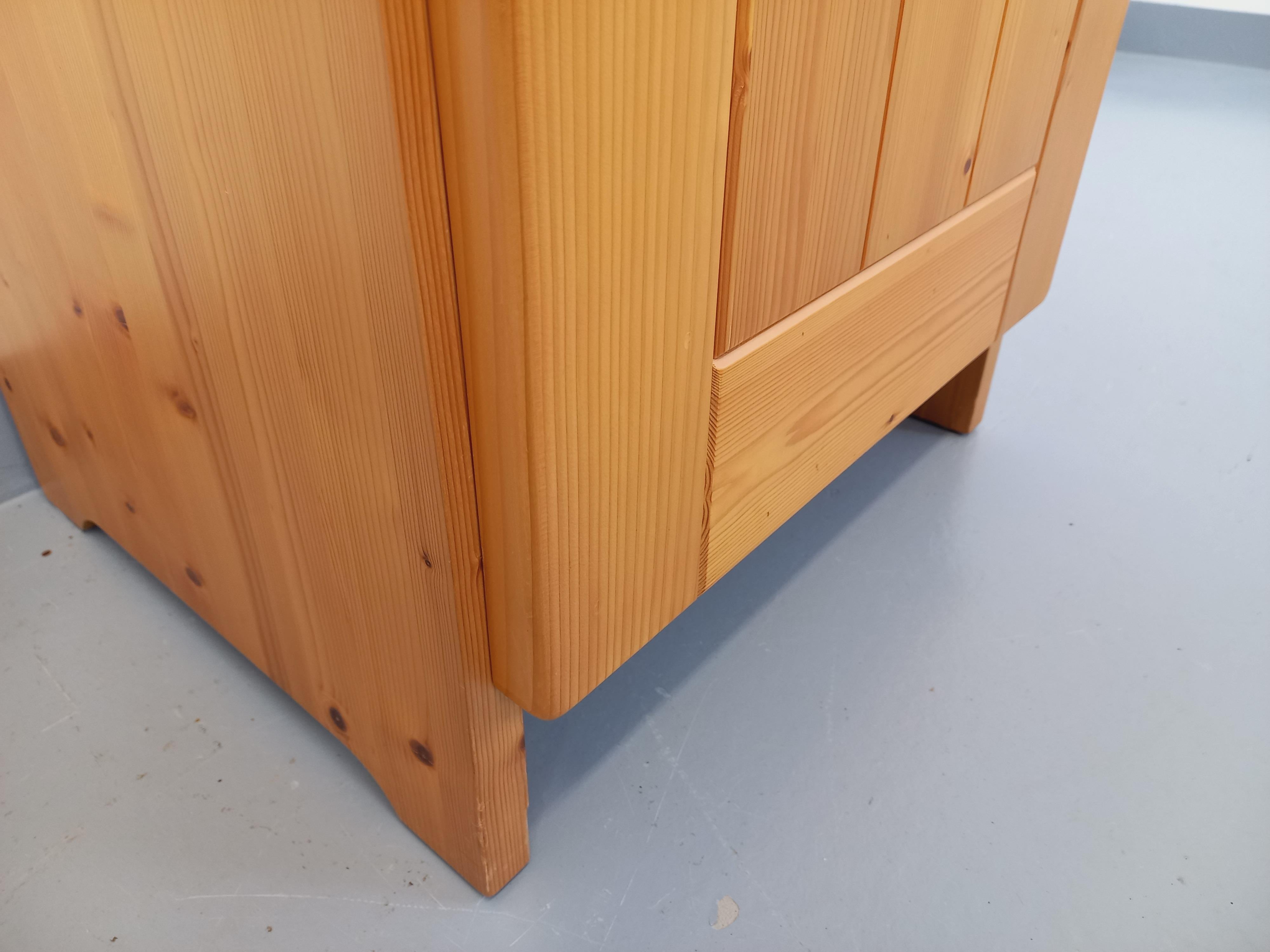 Meuble de rangement Charlotte Perriand Les Arcs vintage en pin des années 60 70 in vendita 6