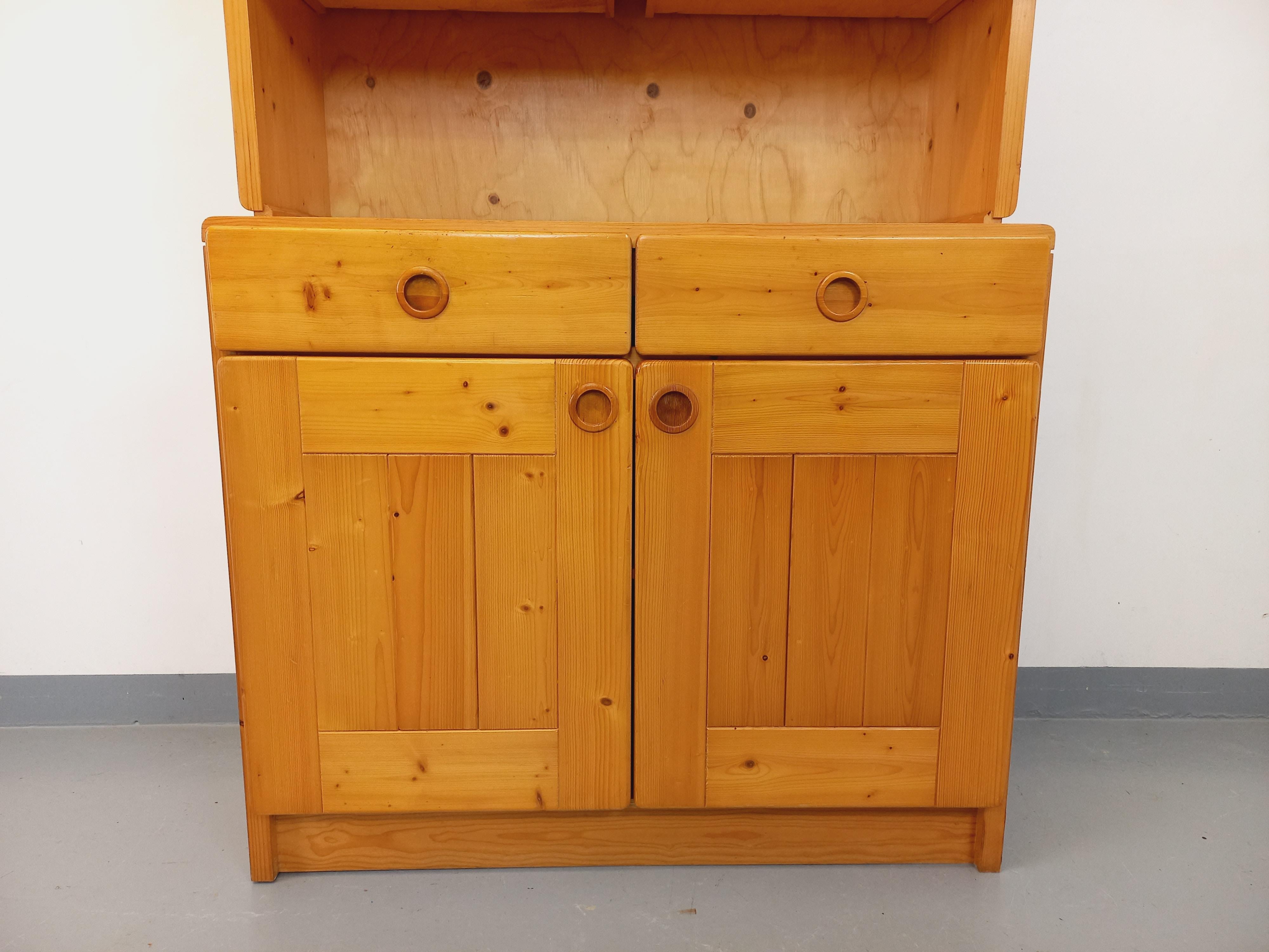Meuble de rangement Charlotte Perriand Les Arcs vintage en pin des années 60 70 en vente 6