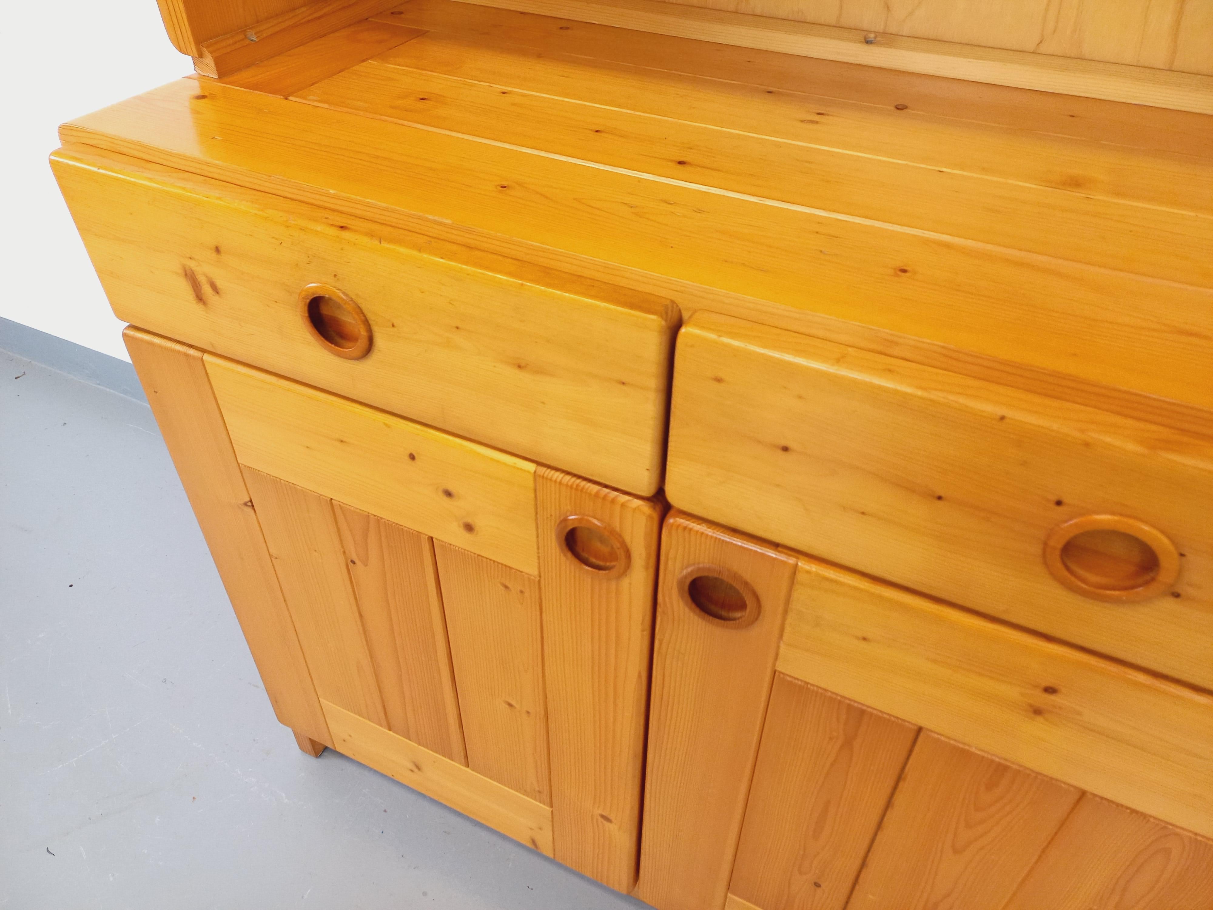 Meuble de rangement Charlotte Perriand Les Arcs vintage en pin des années 60 70 en vente 7