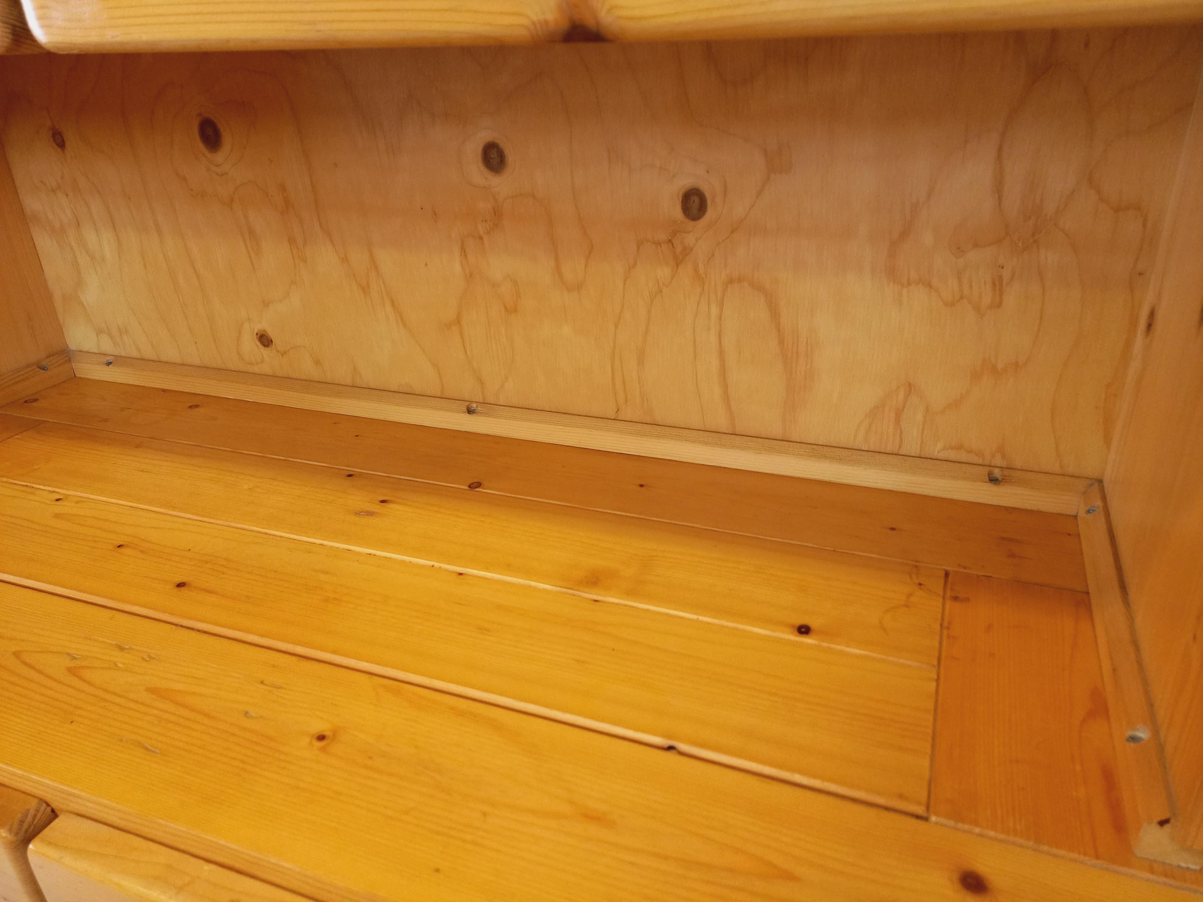 Meuble de rangement Charlotte Perriand Les Arcs vintage en pin des années 60 70 en vente 8