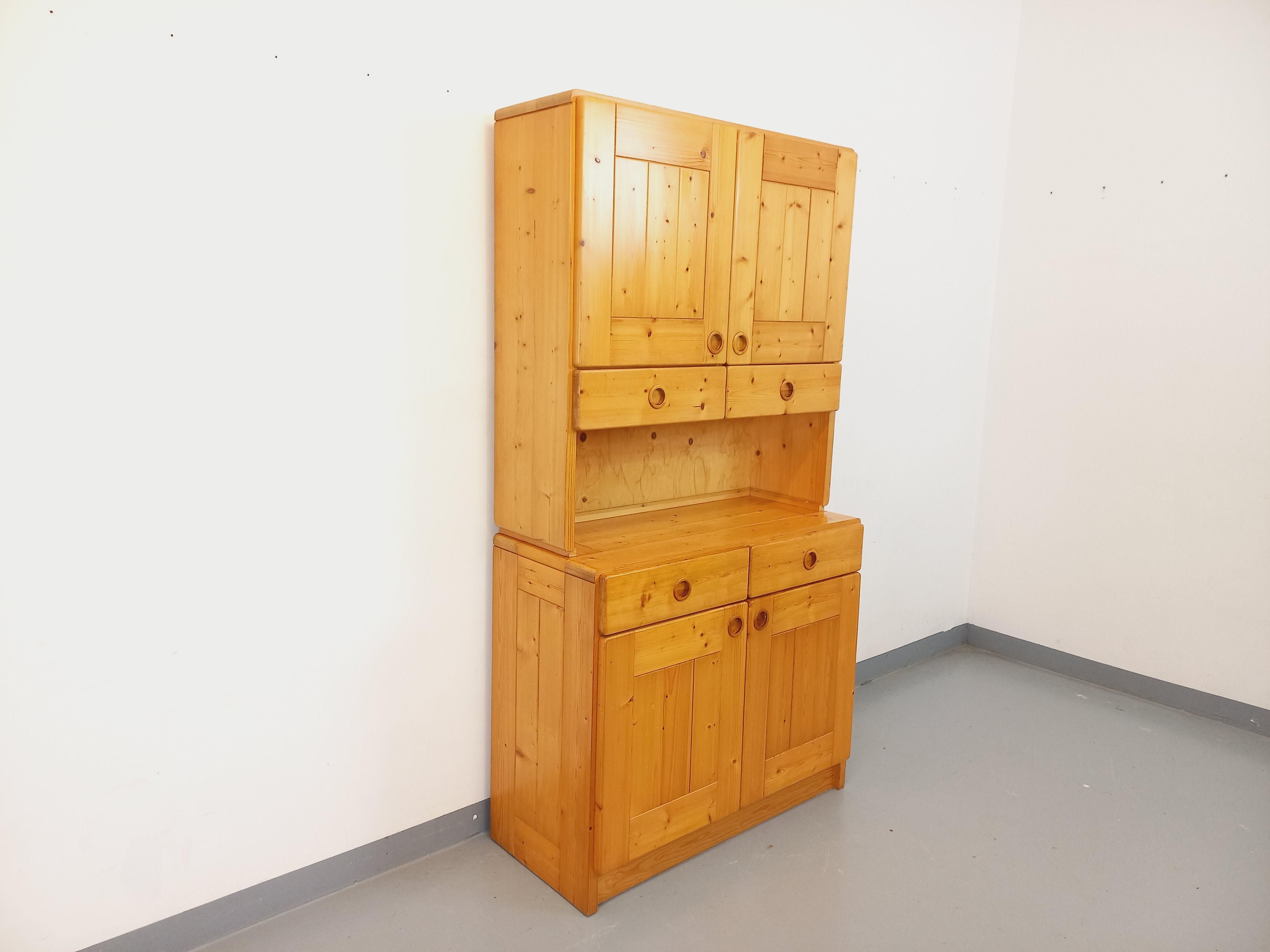 Meuble de rangement Charlotte Perriand Les Arcs vintage en pin des années 60 70 en vente 13