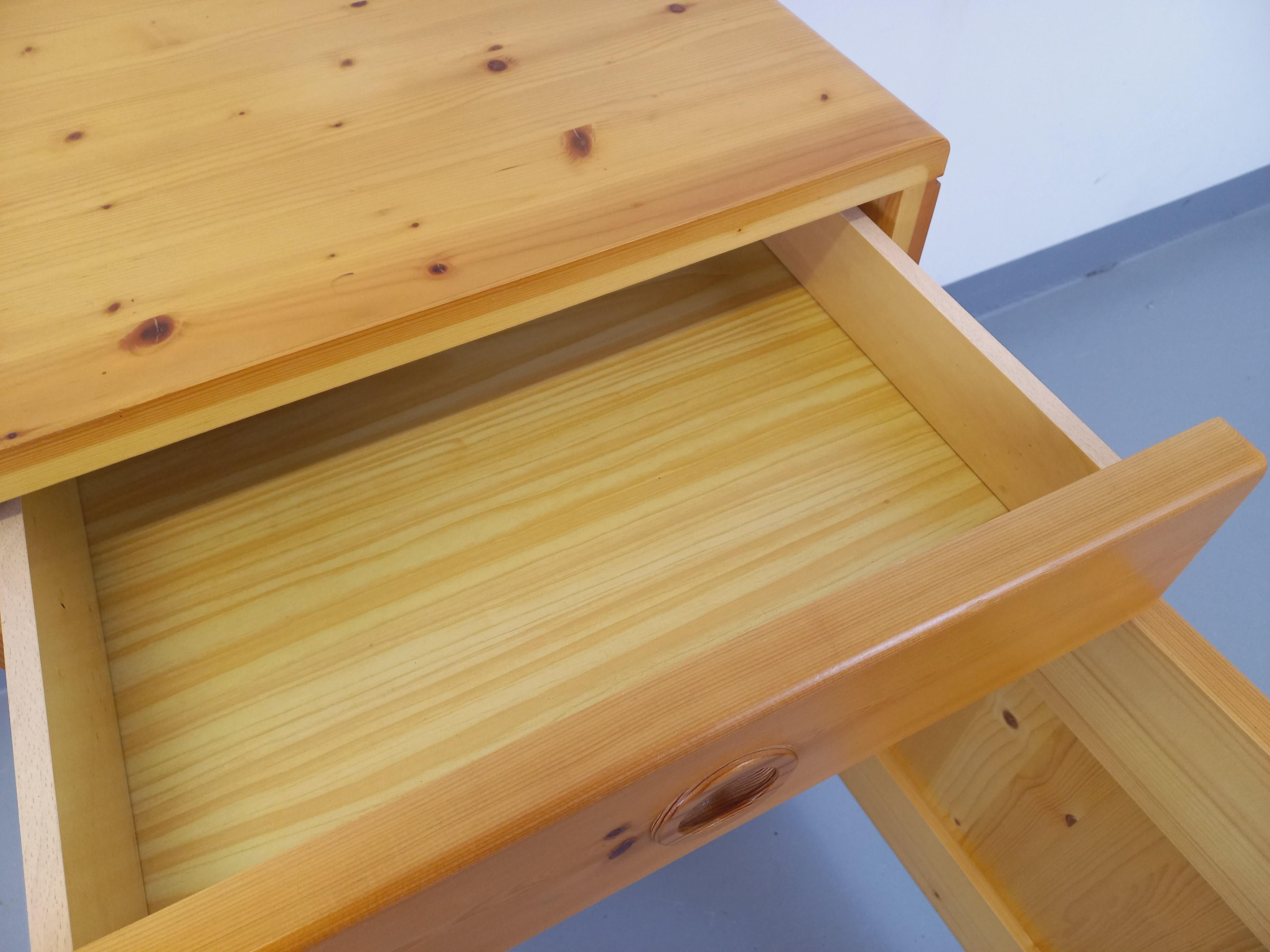 Mid-Century moderno Meuble de rangement Charlotte Perriand Les Arcs vintage en pin des années 60 70 in vendita