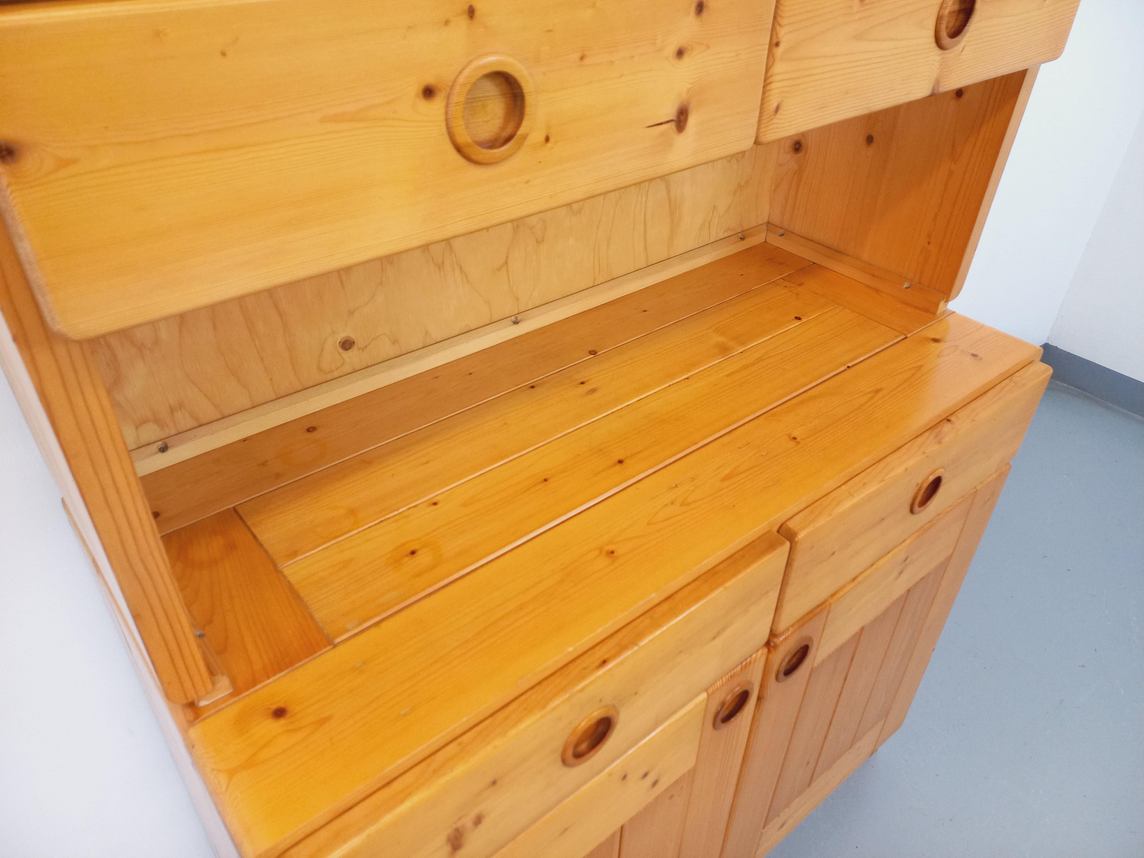Milieu du XXe siècle Meuble de rangement Charlotte Perriand Les Arcs vintage en pin des années 60 70 en vente
