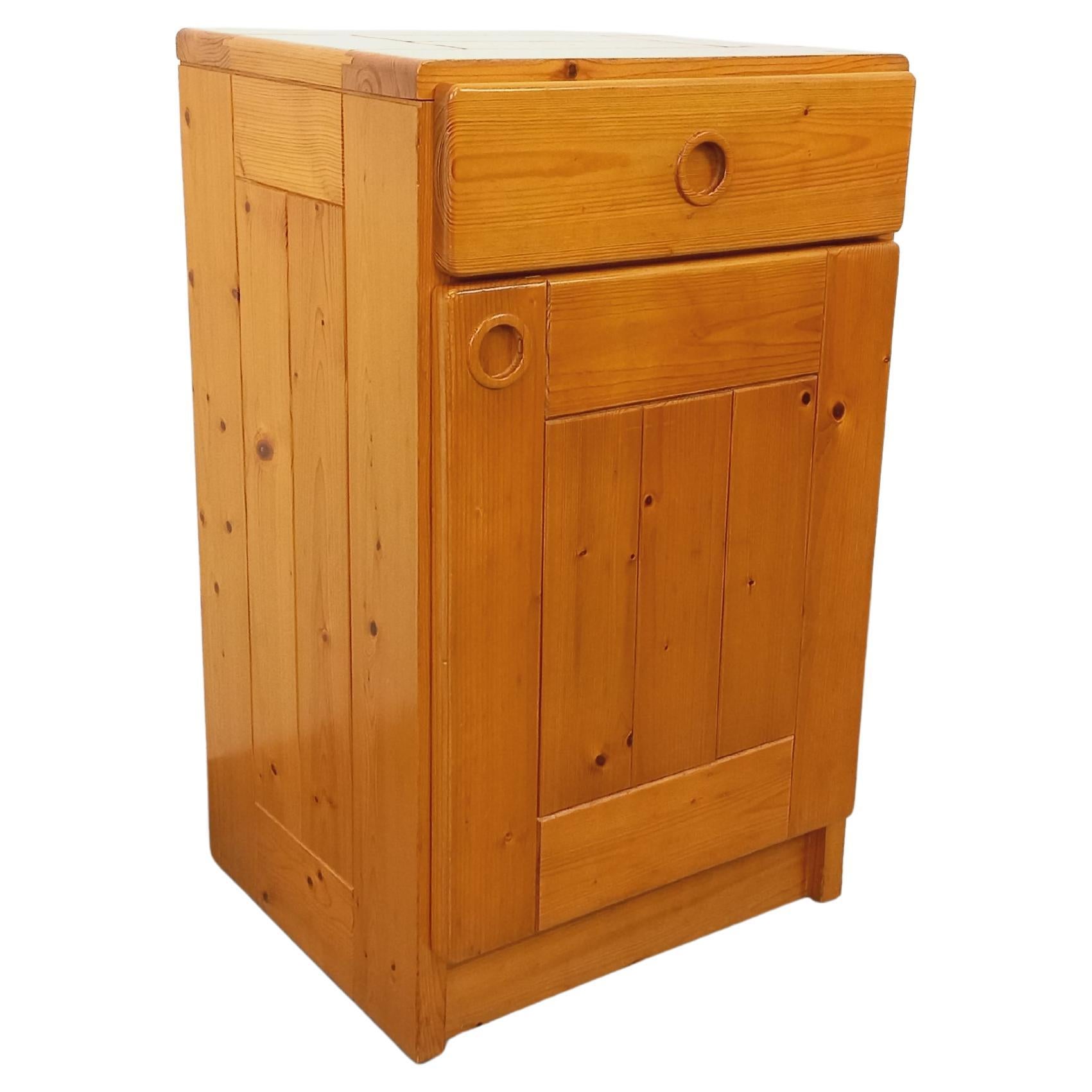 Meuble de rangement Charlotte Perriand Les Arcs vintage en pin des années 60 70
