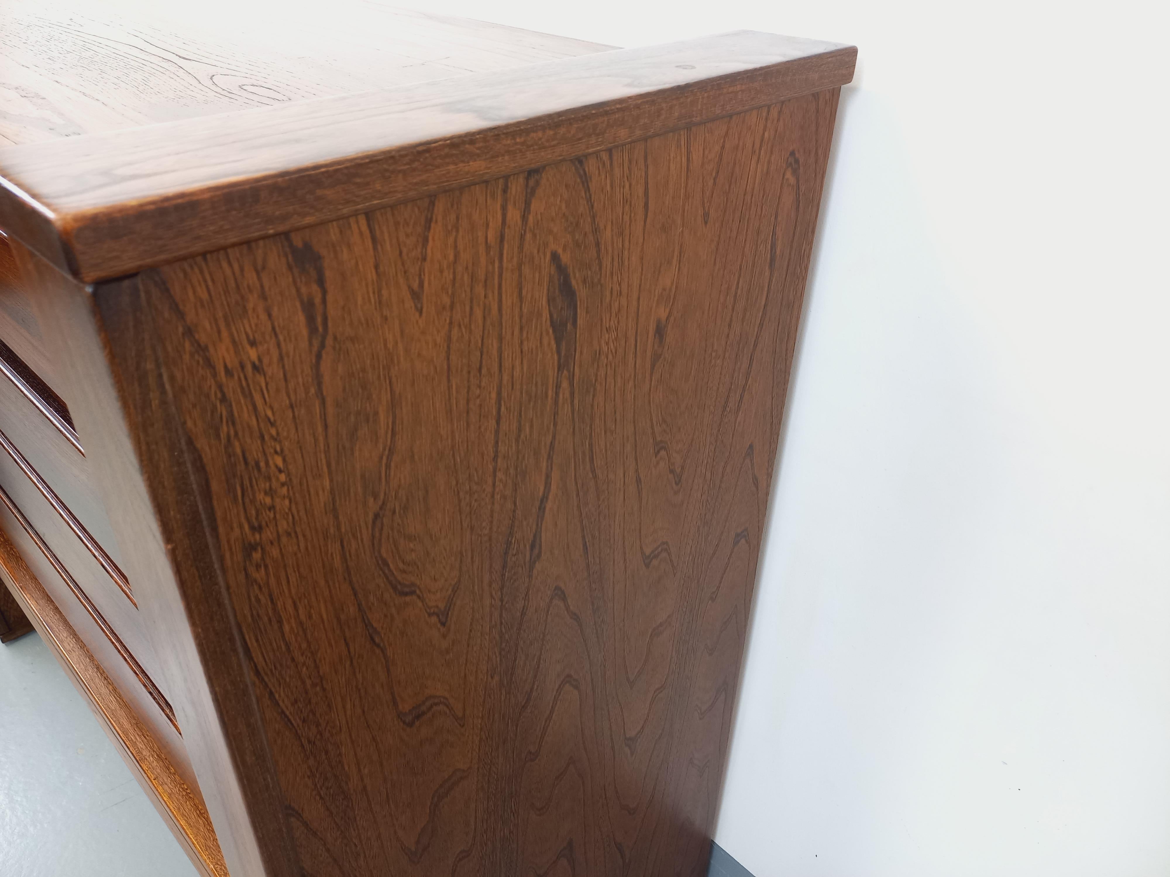 Meuble de rangement commode vintage Maison Regain en orme massif des années 80 For Sale 6