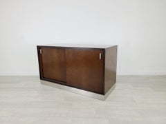 Meuble de rangement en bois et métal