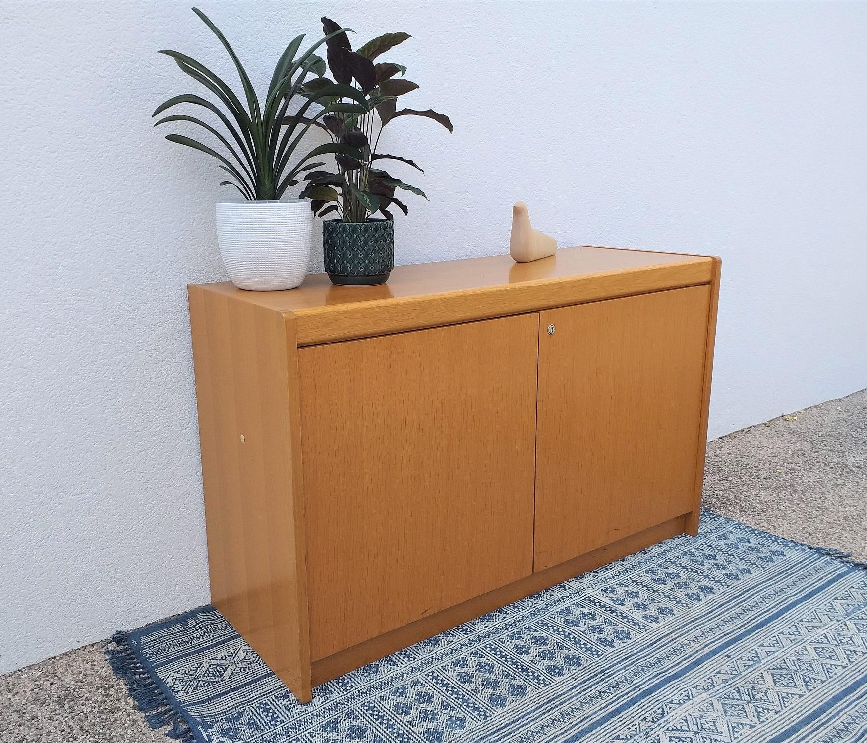Möbelstück aus Holz (Streamline-Moderne) im Angebot