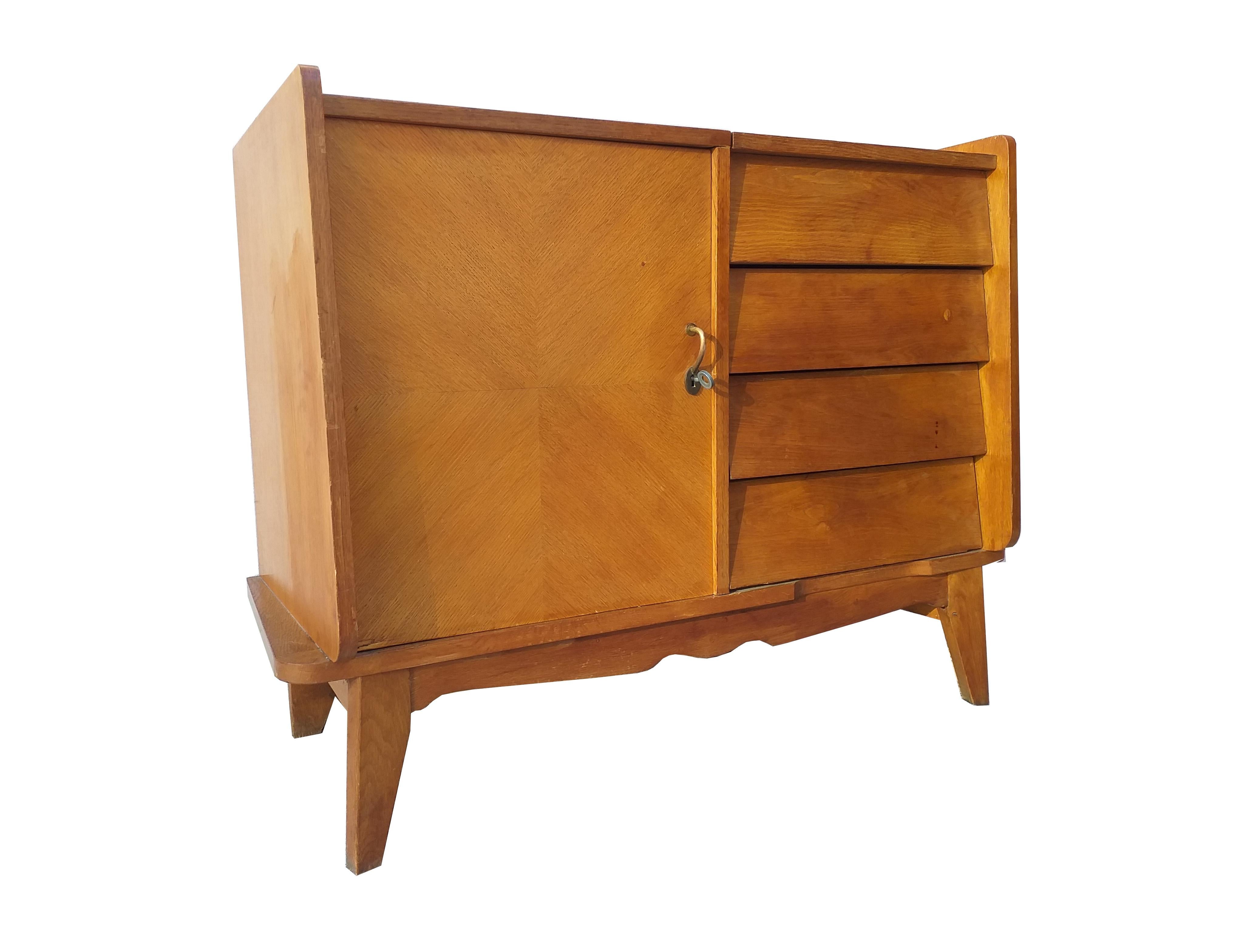 Möbelstück aus Holz im Zustand „Starke Gebrauchsspuren“ im Angebot in SAINT-CLÉMENT-DE-RIVIÈRE, FR