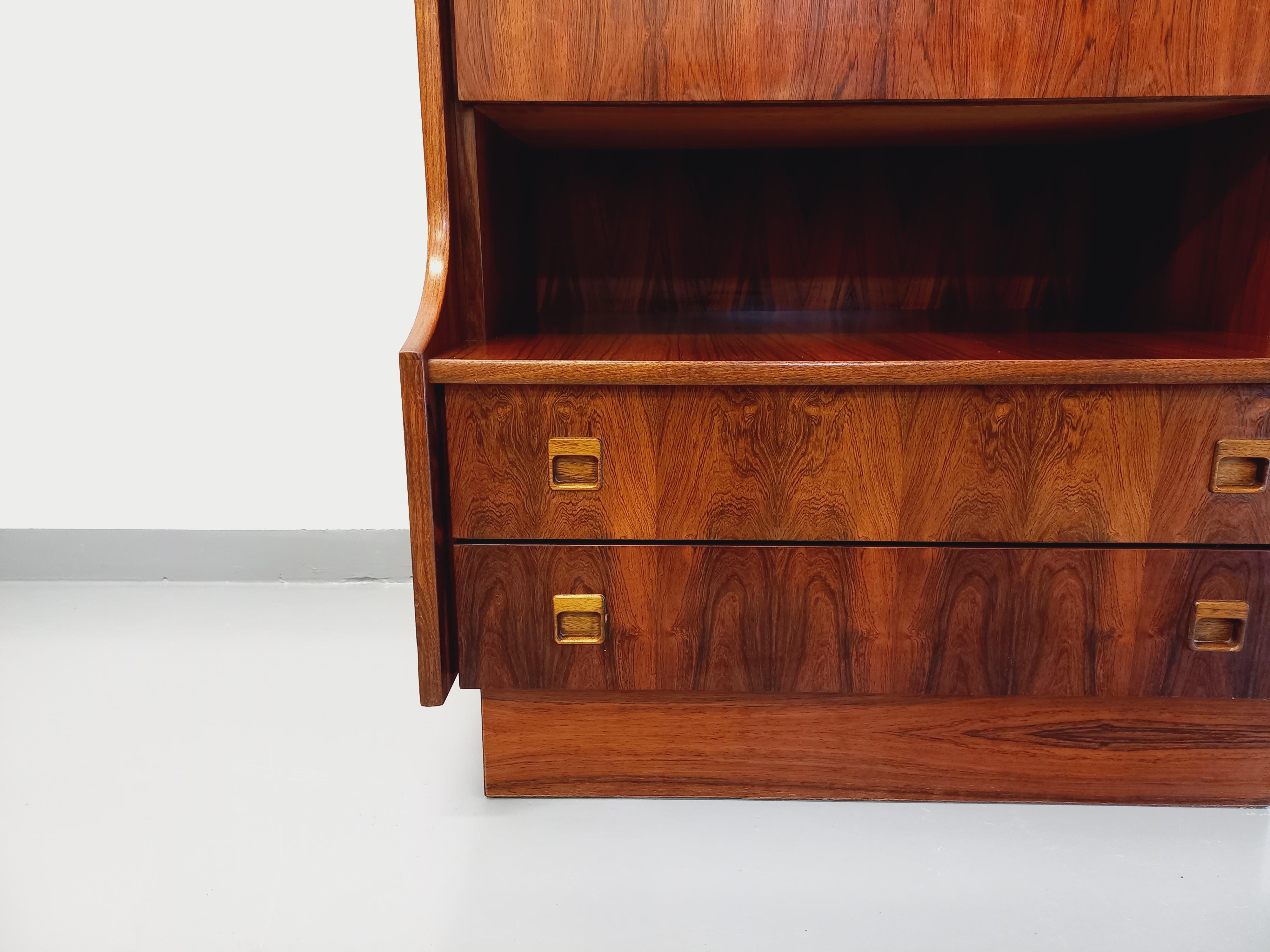 Scandinavo moderno Meuble de rangement haut vintage en palissandre années 60 in vendita