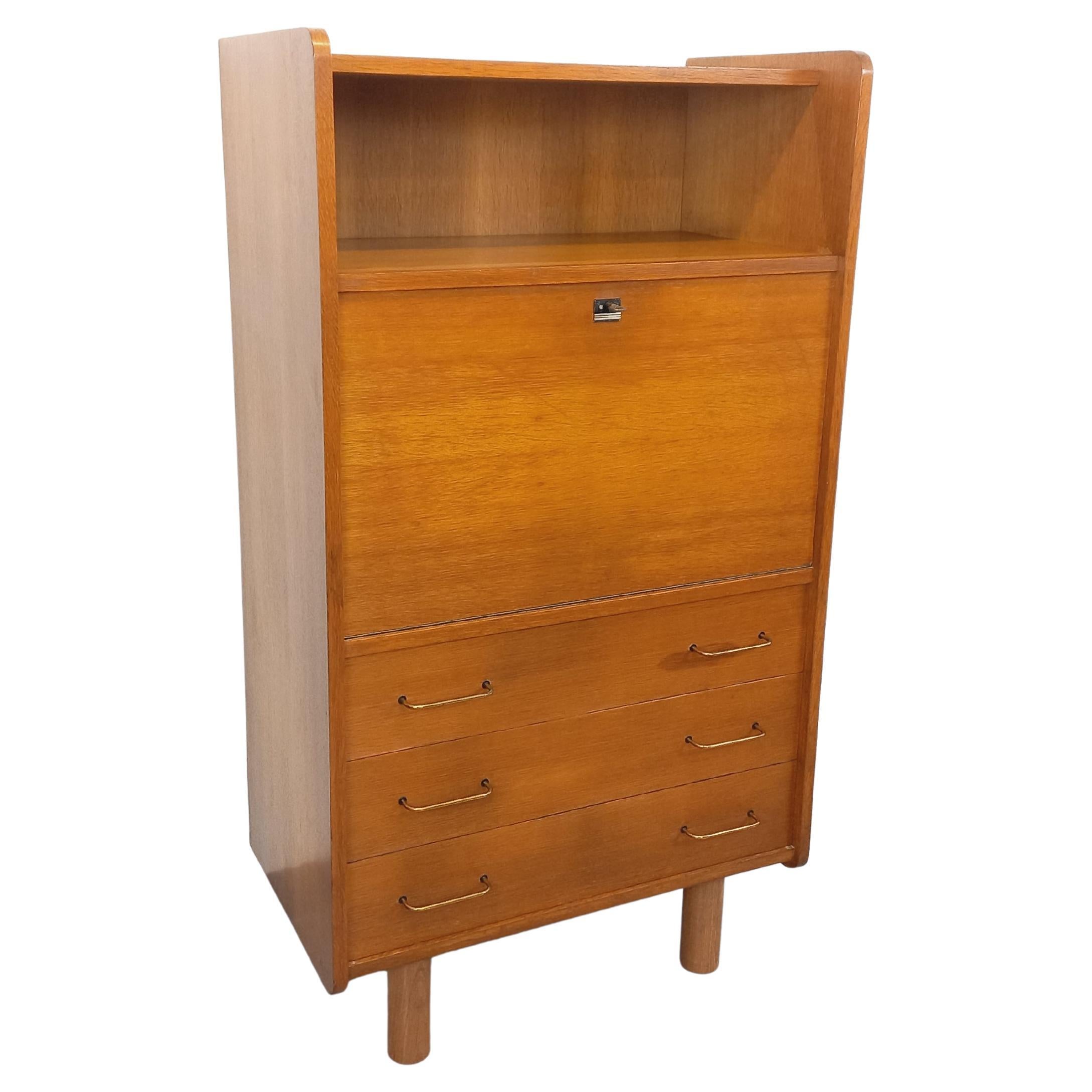 Meuble de rangement secrétaire vintage en bois de chêne des années 50 60 For Sale