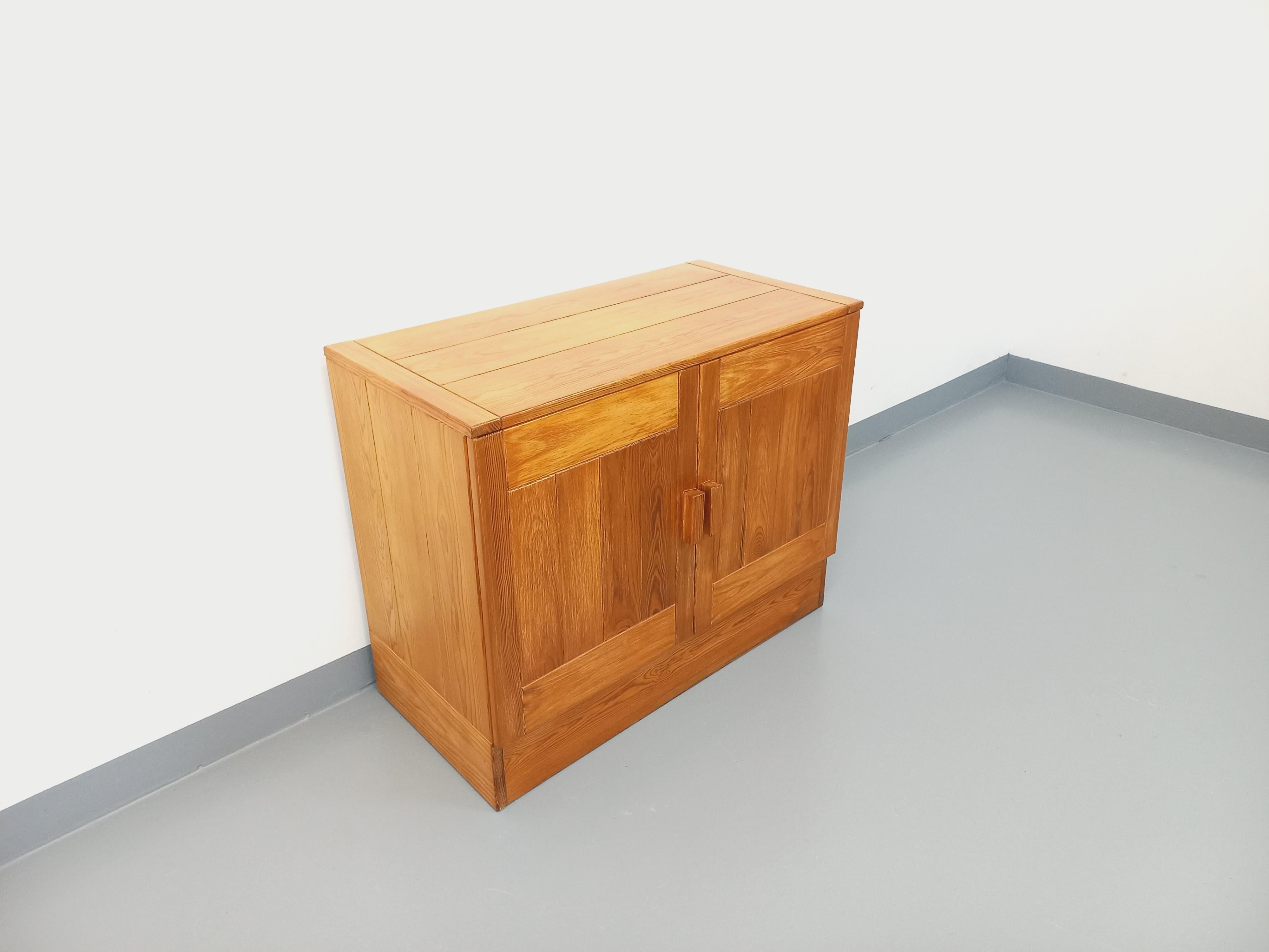 Meuble de rangement style Charlotte Perriand Les Arcs vintage en pin années 70 en vente 7