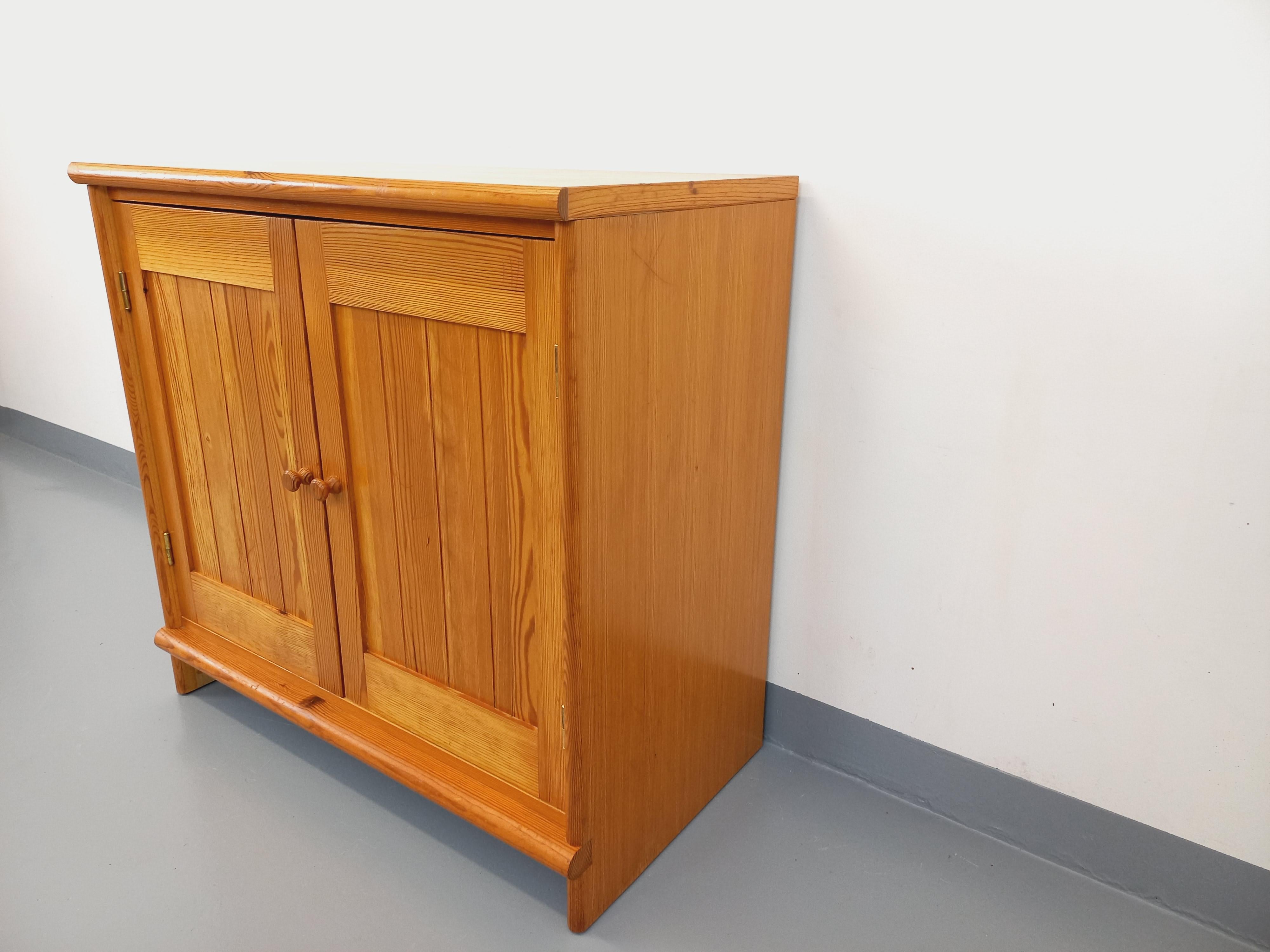 Meuble de rangement vintage en pin des années 60 70 en vente 3