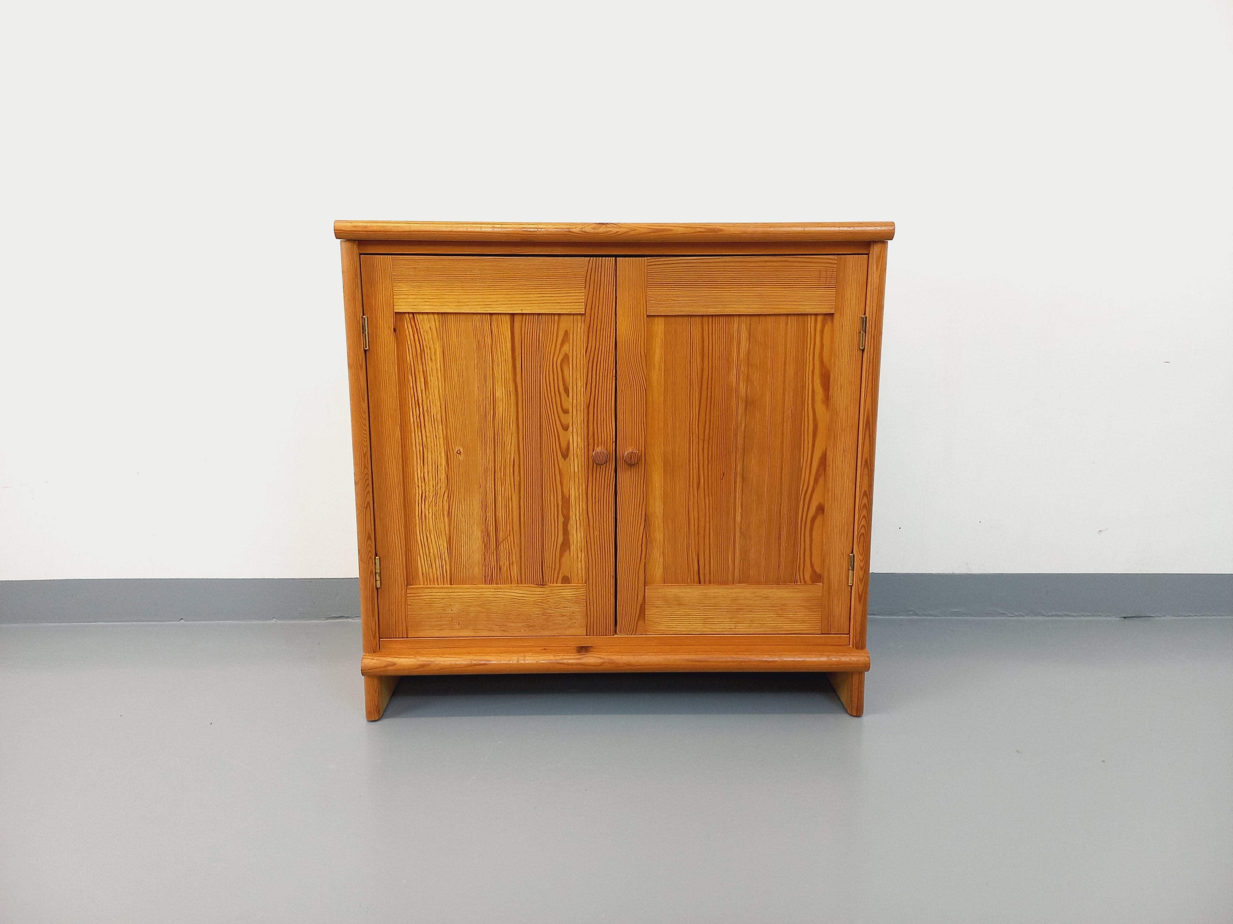 Meuble de rangement vintage en pin des années 60 70 en vente 5