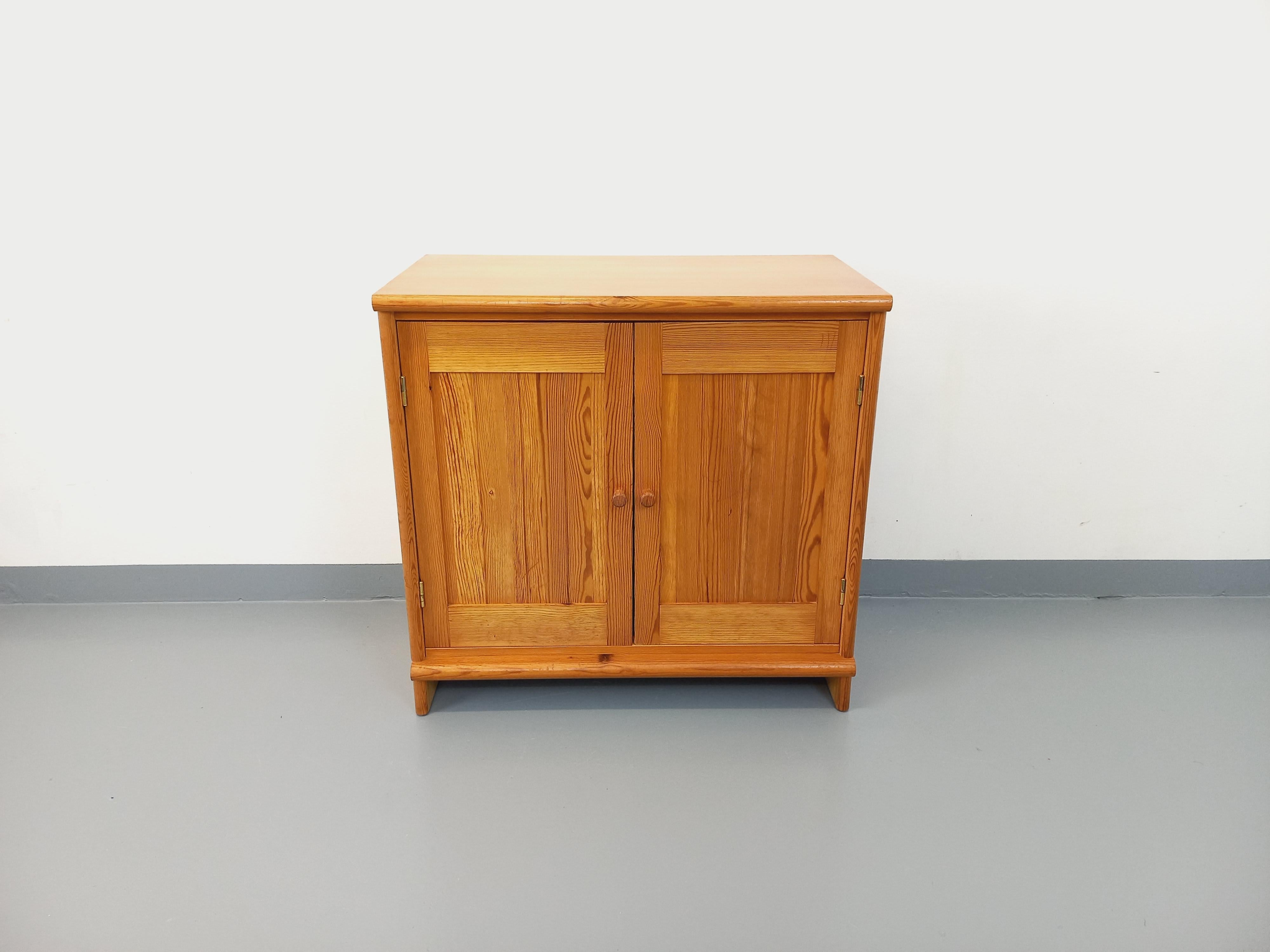 Meuble de rangement vintage en pin des années 60 70 en vente 6