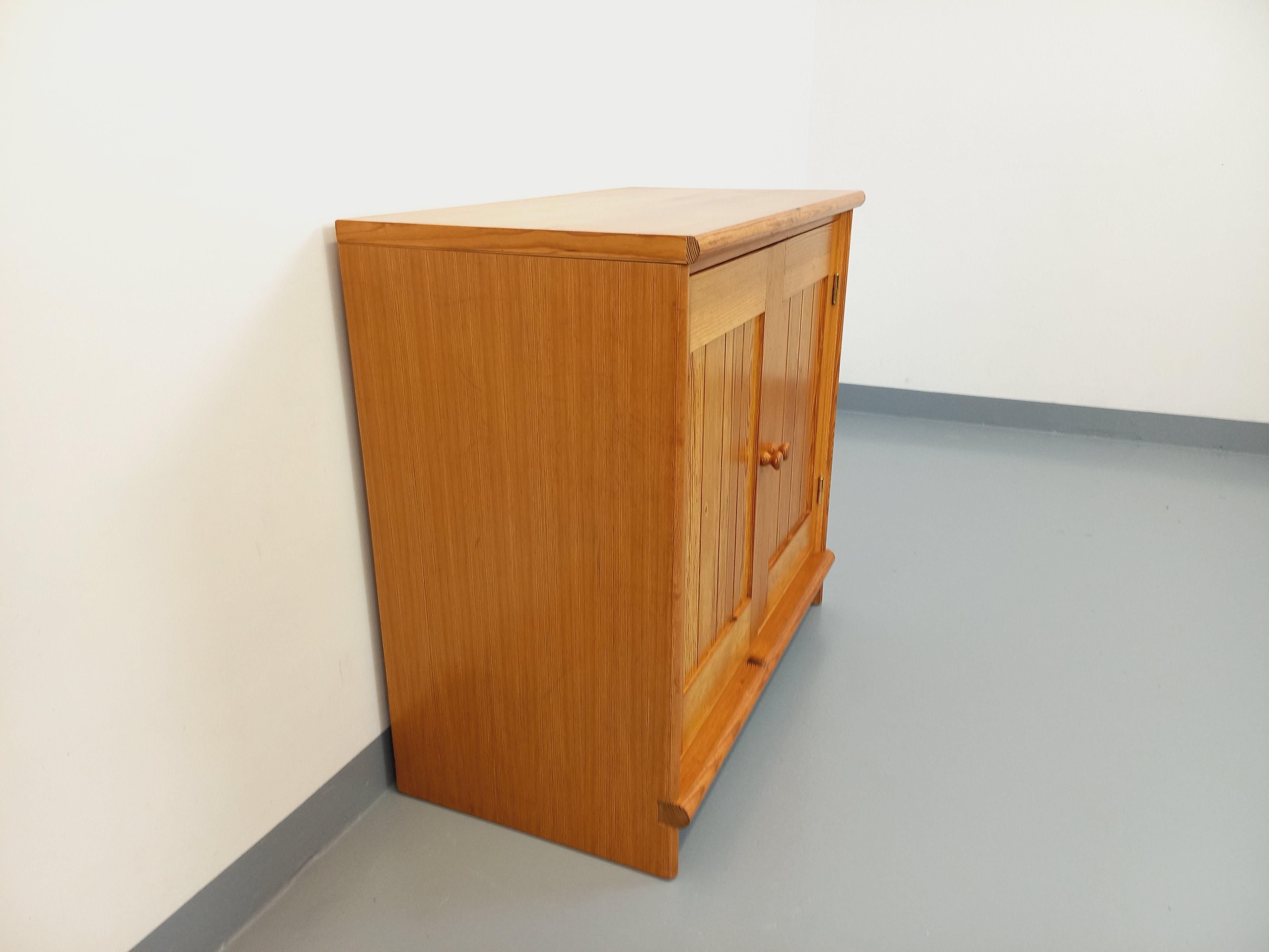Mid-Century Modern Meuble de rangement vintage en pin des années 60 70 en vente