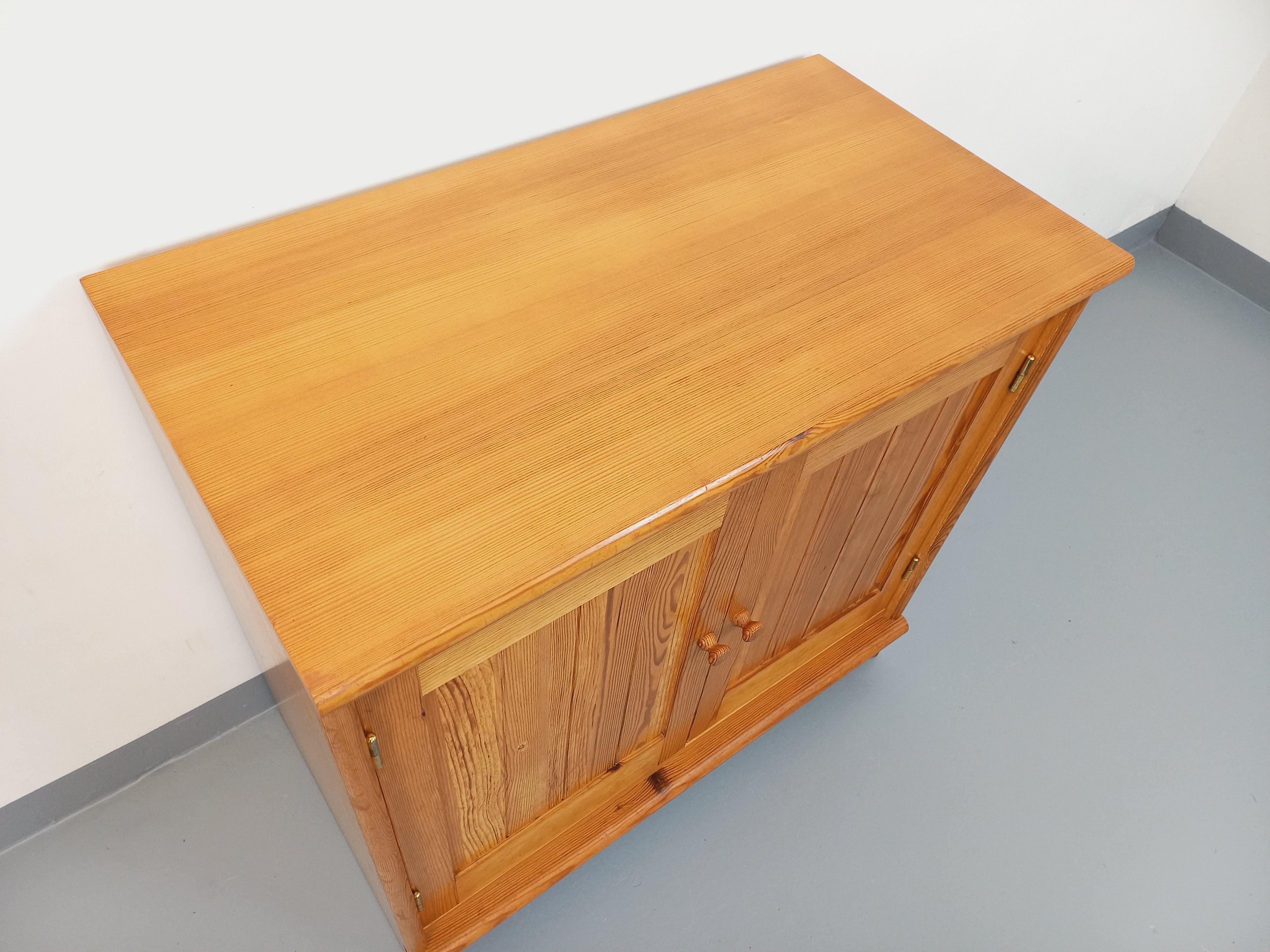 Meuble de rangement vintage en pin des années 60 70 en vente 2