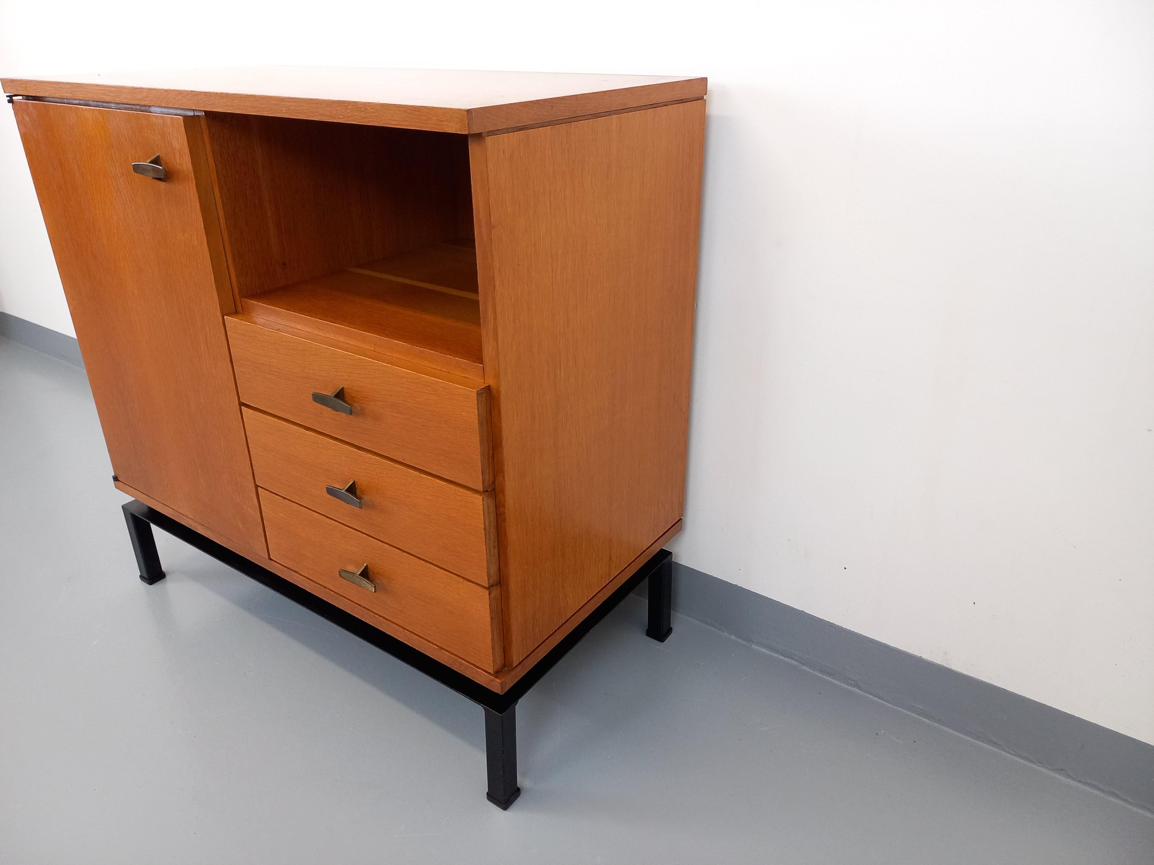 Milieu du XXe siècle Meuble de rangement vintage style moderniste par Marcel Gascoin pour Alveole en vente