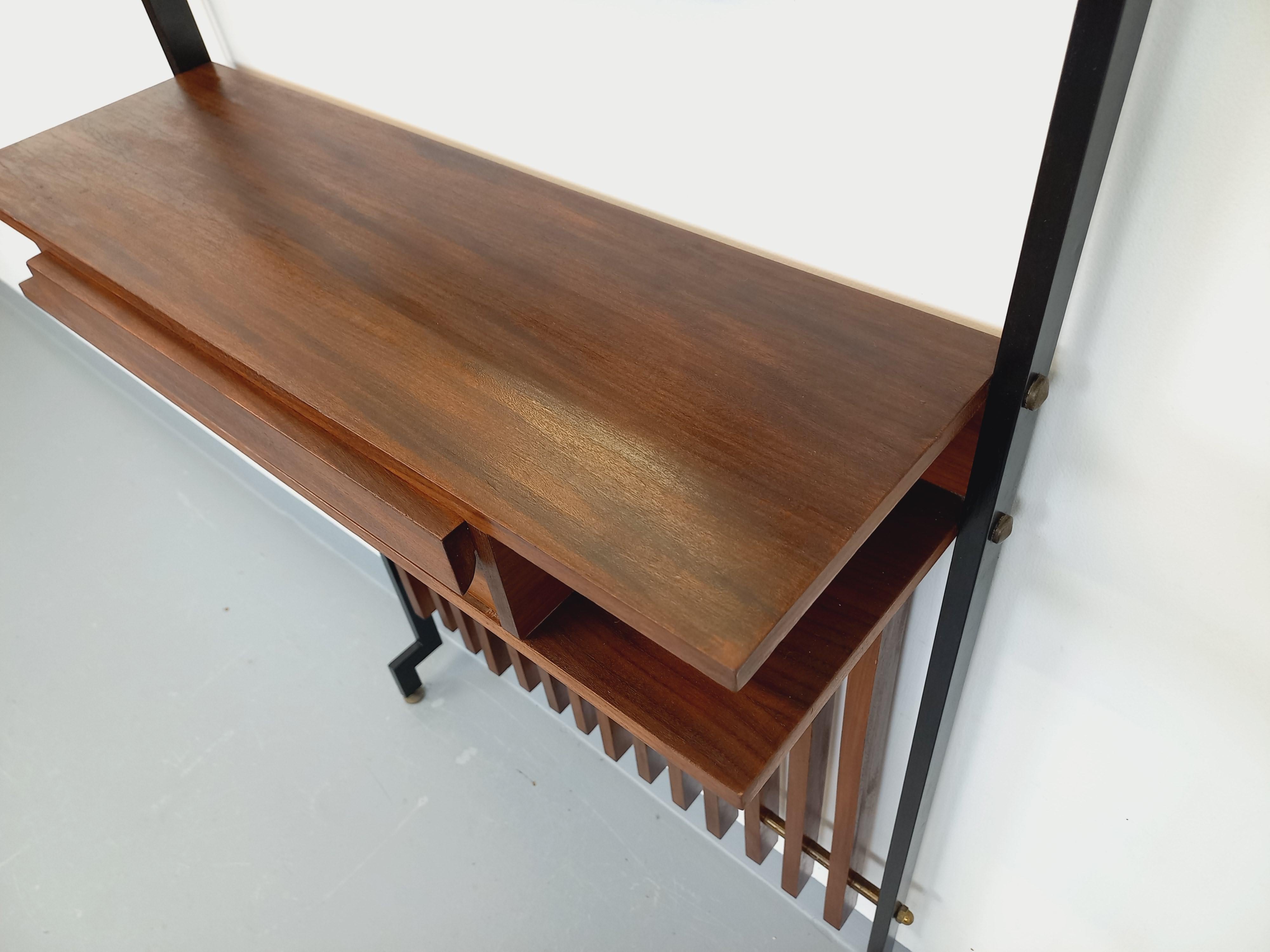 Meuble d'entrée vestiaire italien vintage avec miroir, tablettes et tiroir teck en vente 6
