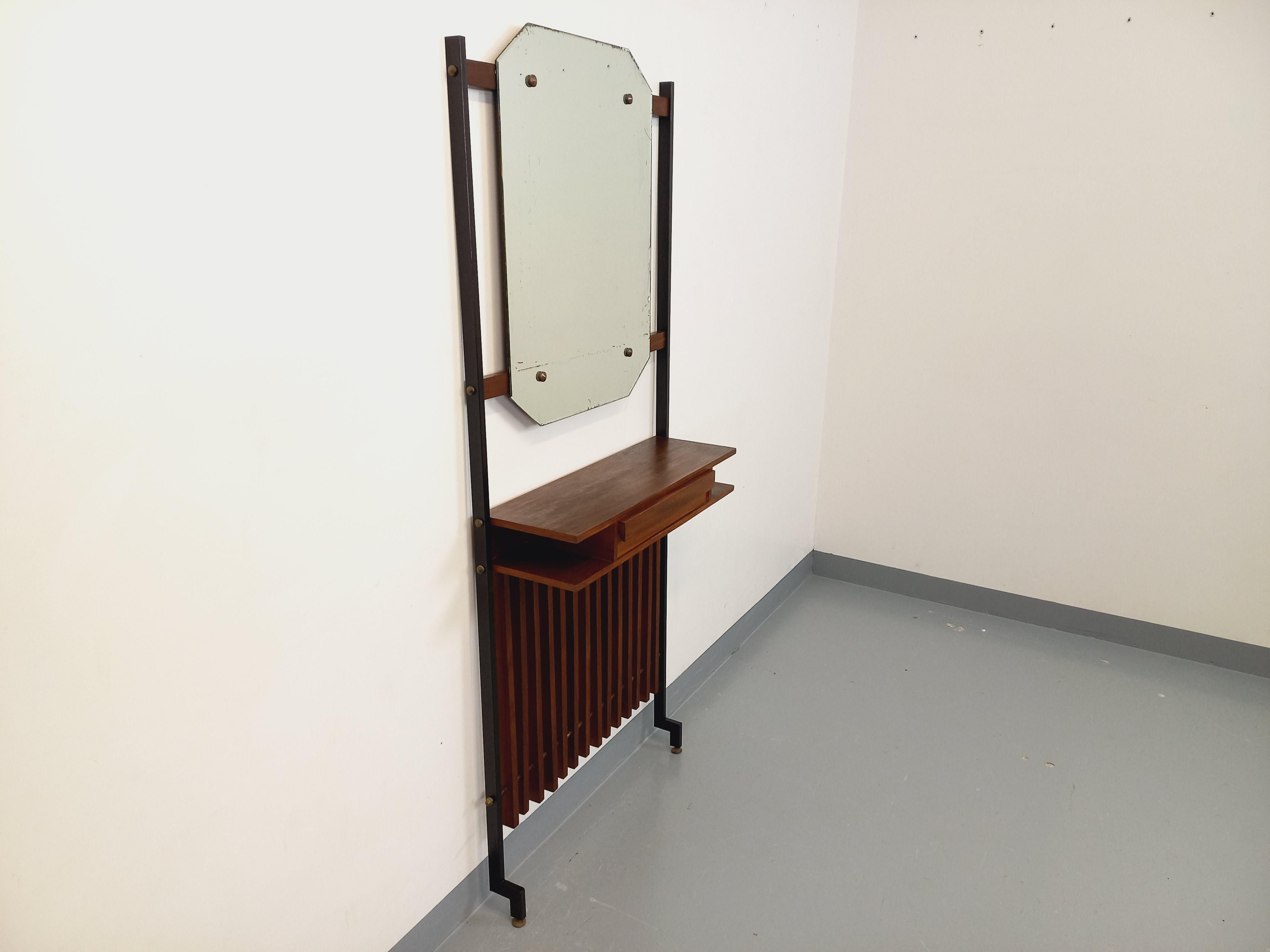 Meuble d'entrée vestiaire italien vintage avec miroir, tablettes et tiroir teck en vente 7
