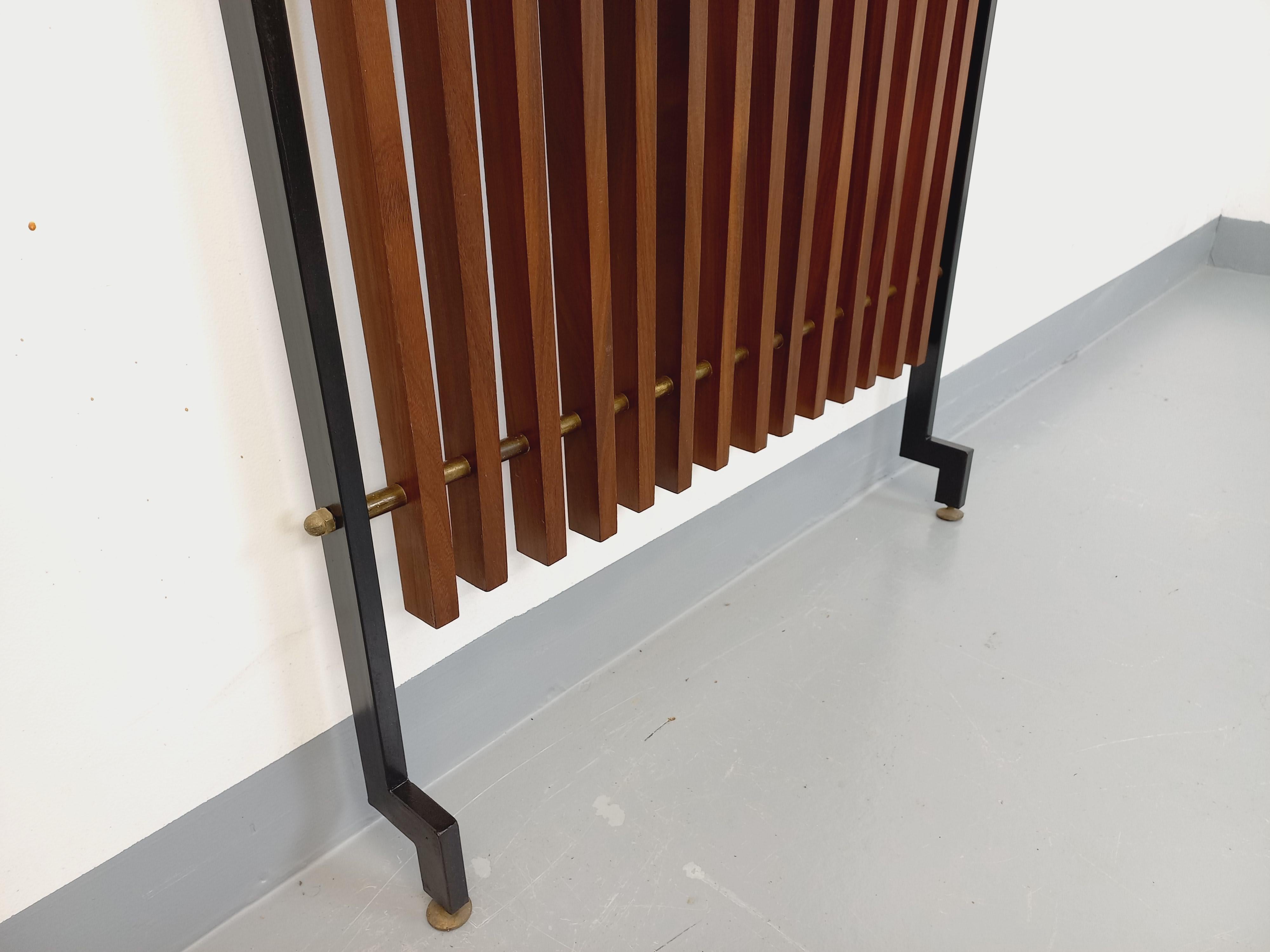 Meuble d'entrée vestiaire italien vintage avec miroir, tablettes et tiroir teck Bon état - En vente à BESANÇON, FR
