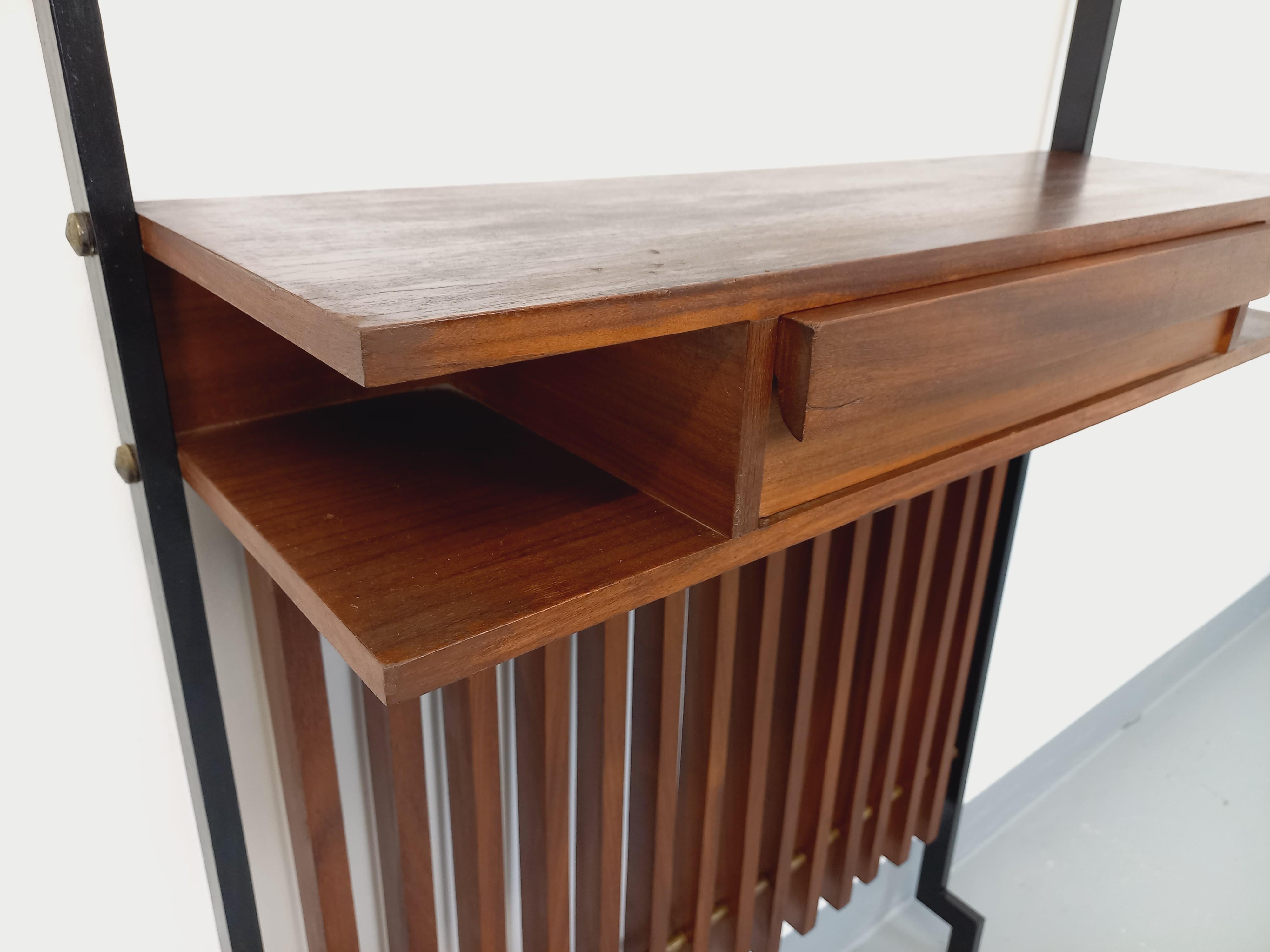 Teck Meuble d'entrée vestiaire italien vintage avec miroir, tablettes et tiroir teck en vente