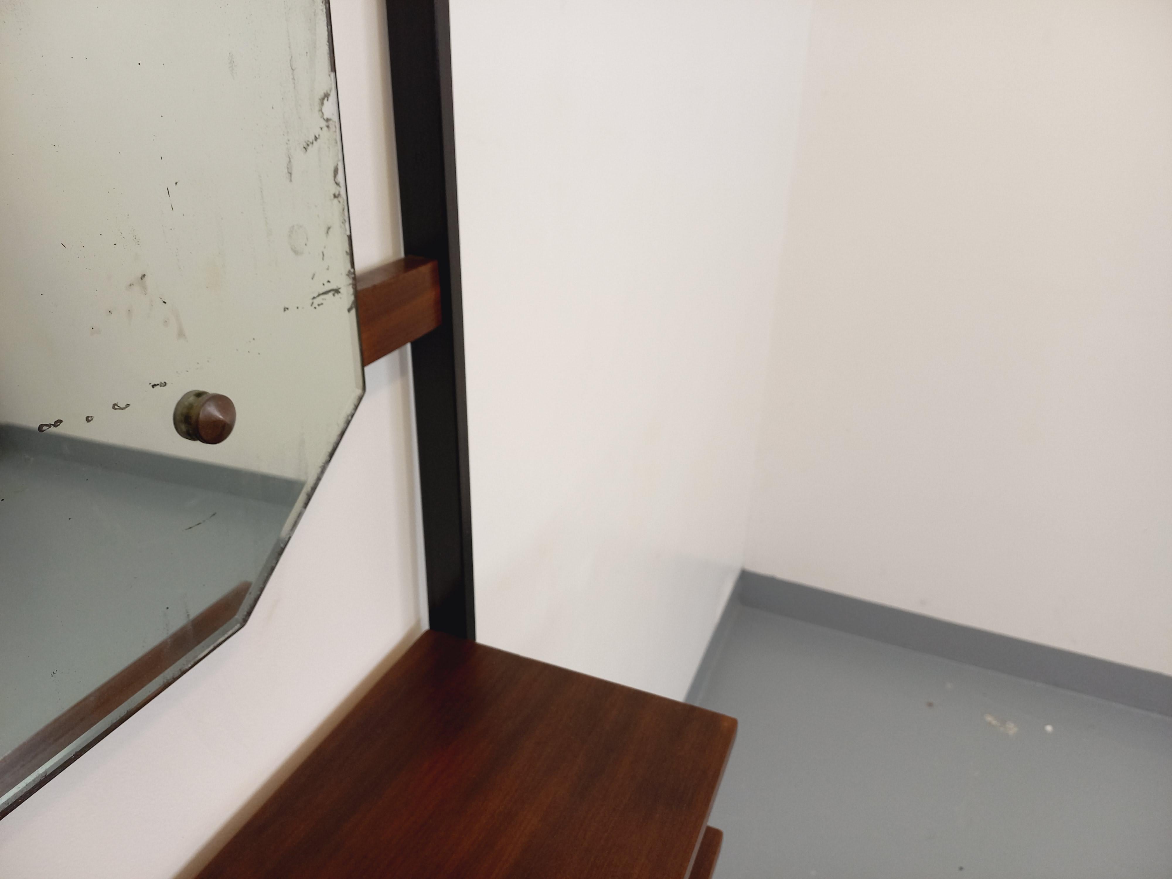 Meuble d'entrée vestiaire italien vintage avec miroir, tablettes et tiroir teck en vente 3