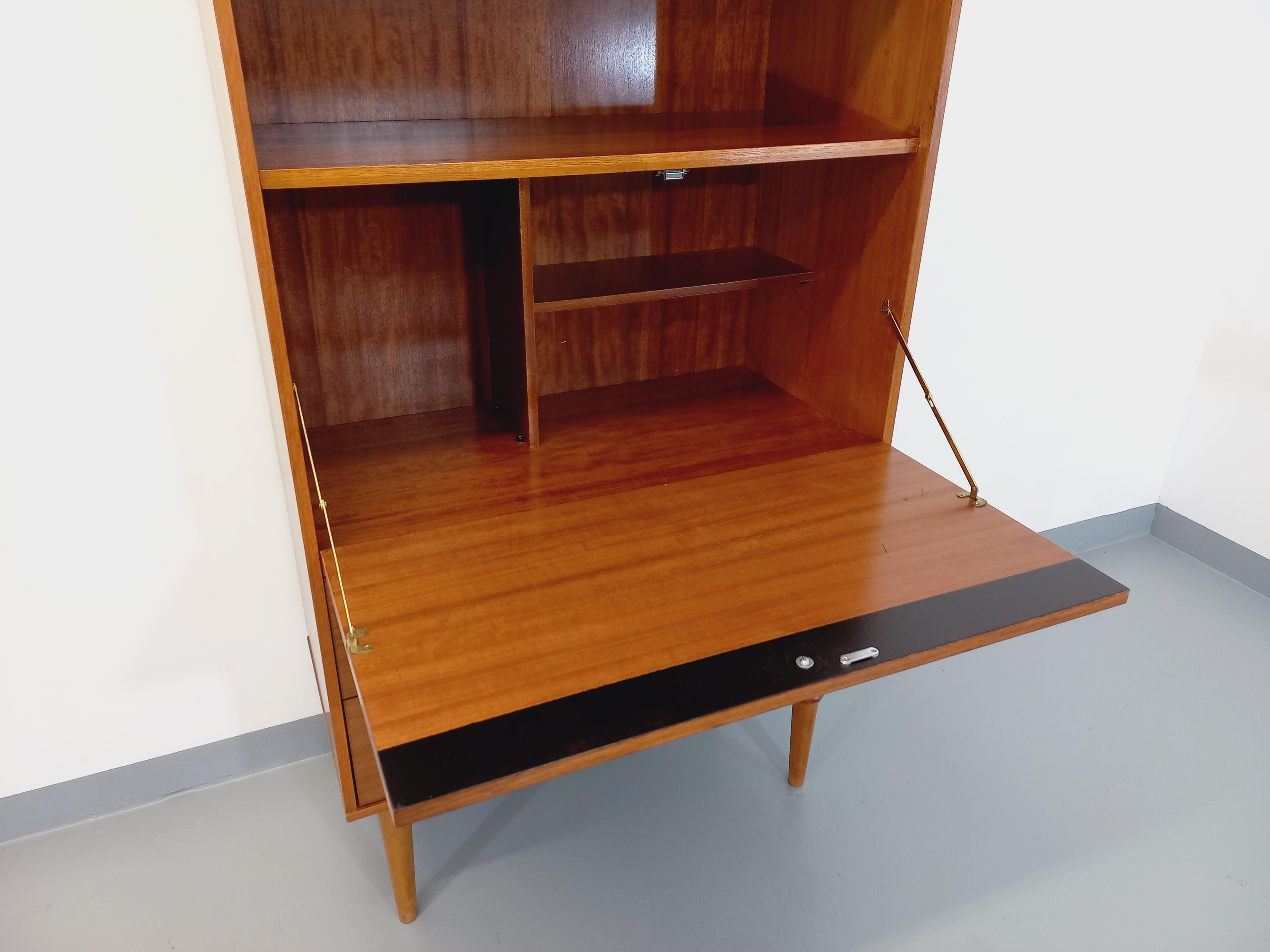Vintage-Sekretärin aus den 50er und 60er Jahren aus Teakholz 6