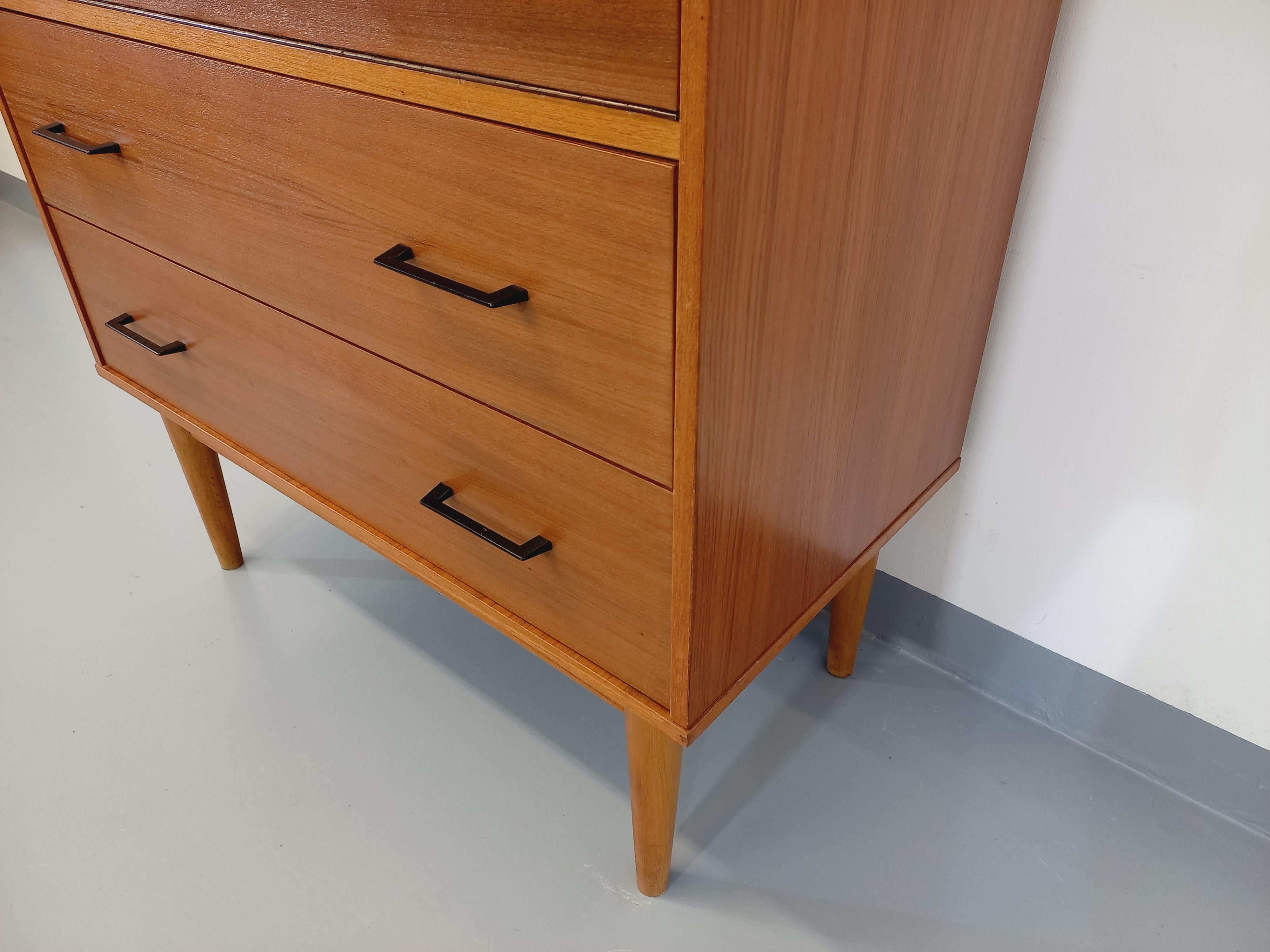 Vintage-Sekretärin aus den 50er und 60er Jahren aus Teakholz im Zustand „Gut“ in BESANÇON, FR