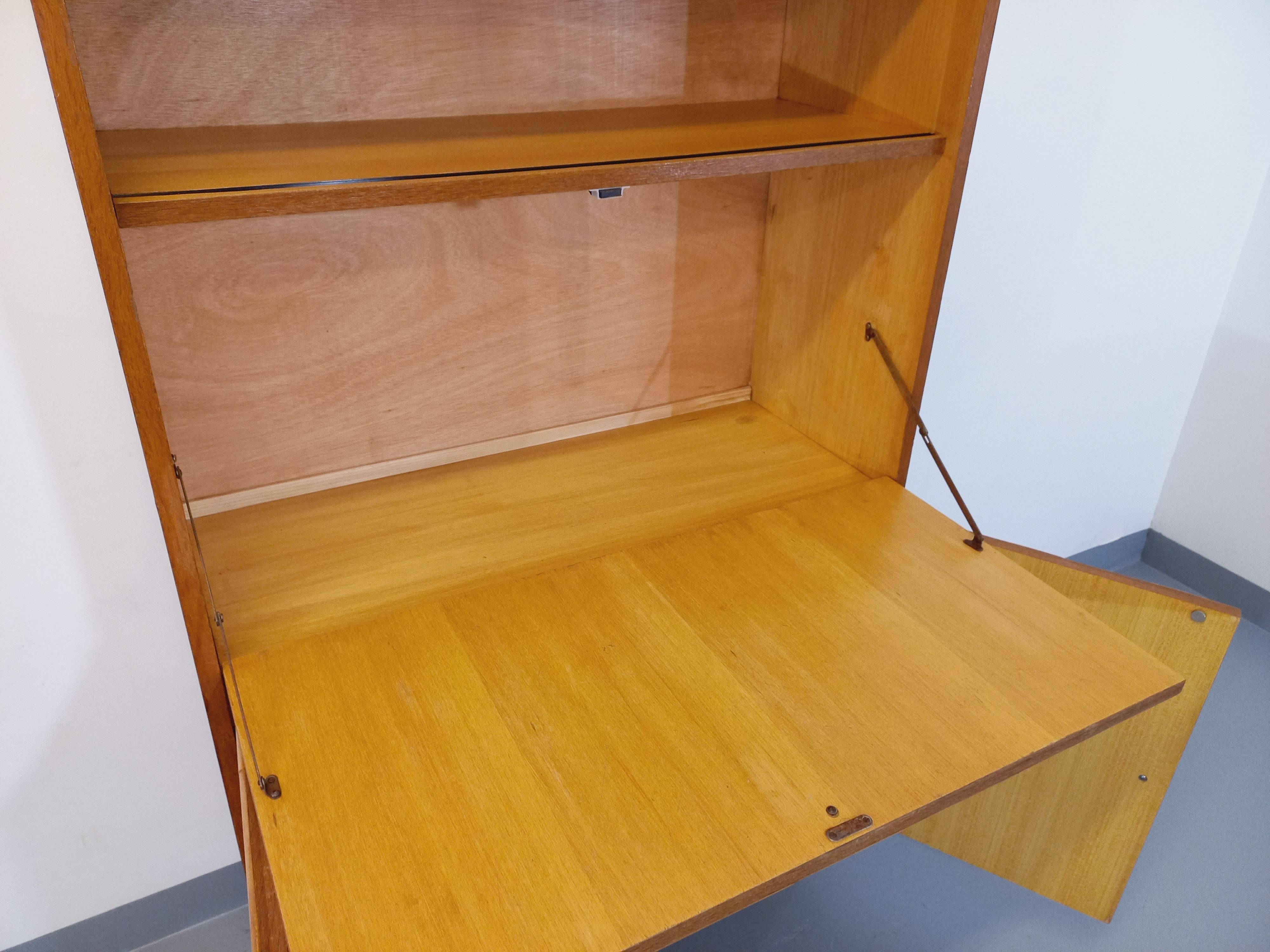 Meuble secrétaire vintage en rotin et bois clair des années 60 en vente 5
