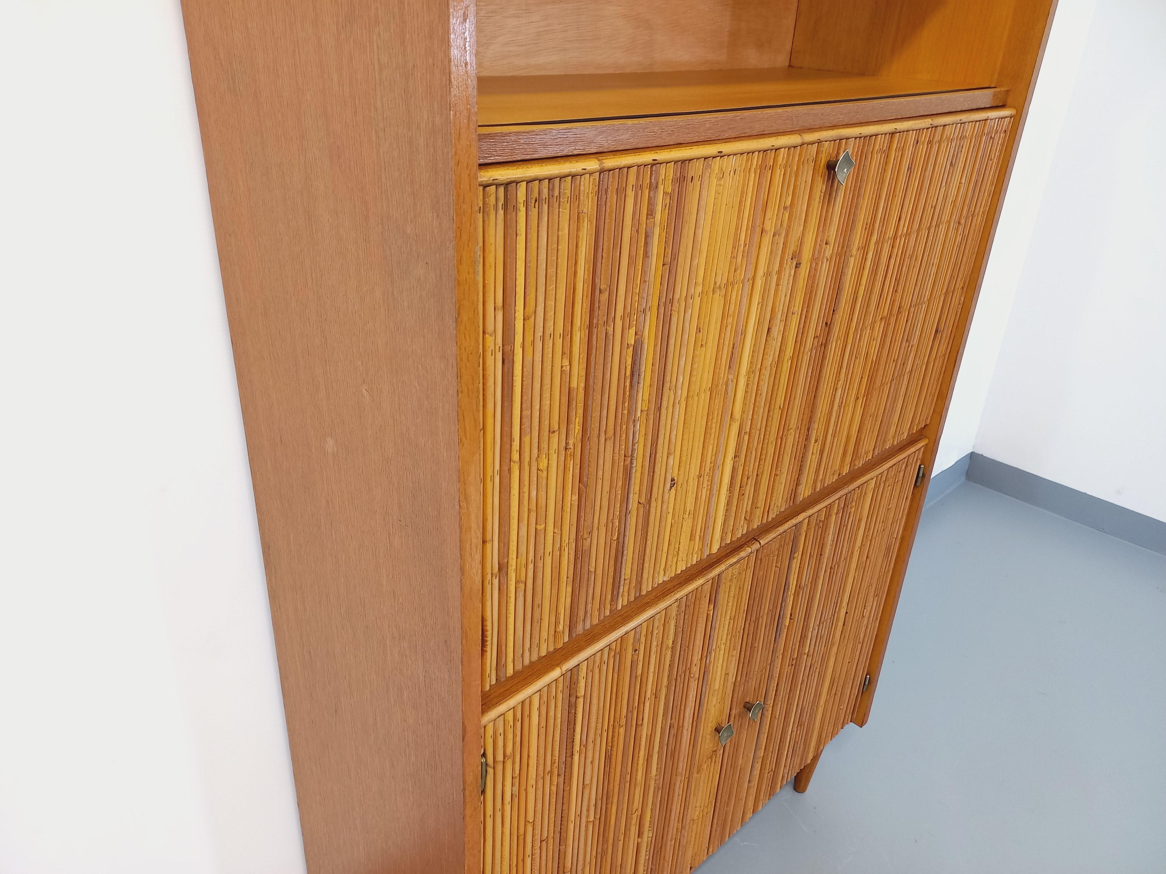 Mid-Century Modern Meuble secrétaire vintage en rotin et bois clair des années 60 en vente