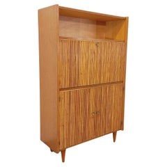Meuble secrétaire vintage en rotin et bois clair des années 60