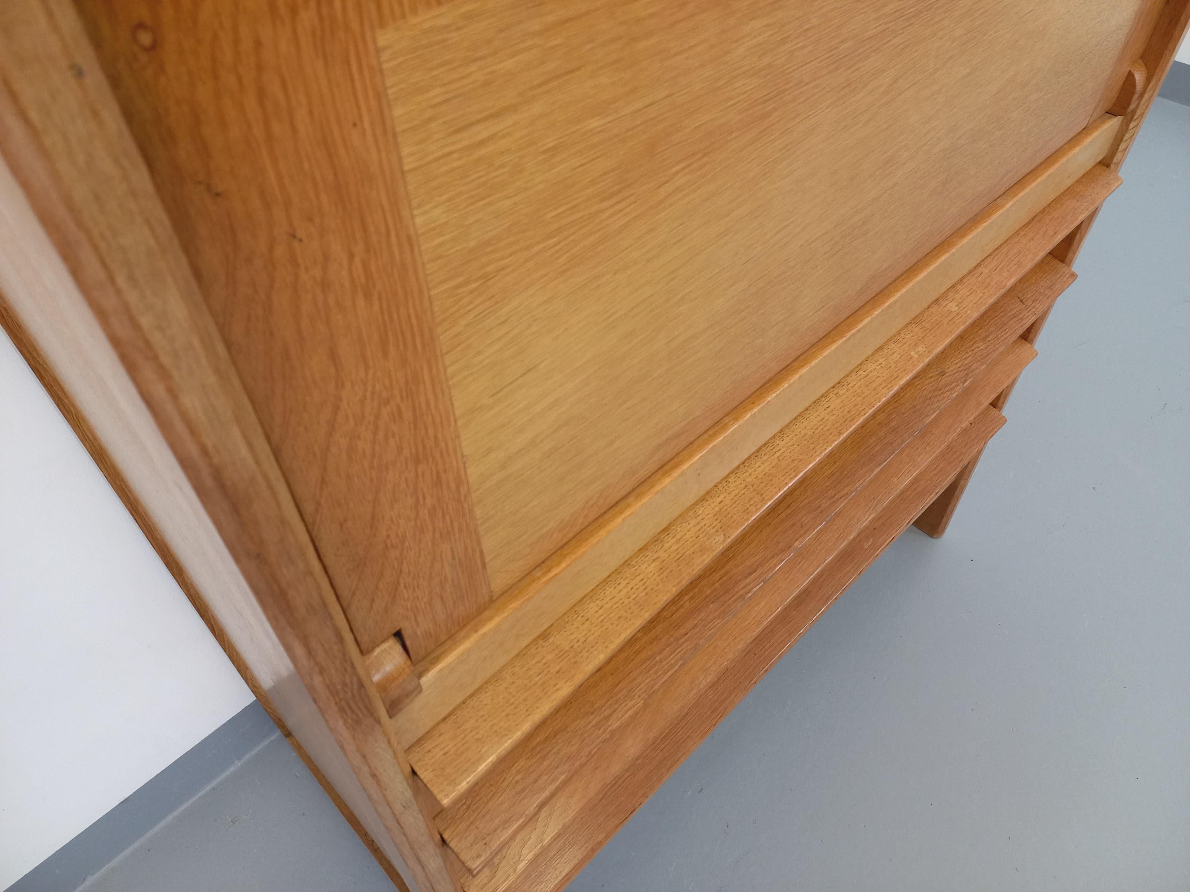 Meuble secrétaire vintage Guillerme et Chambron en chêne massif des années 50 60 en vente 3