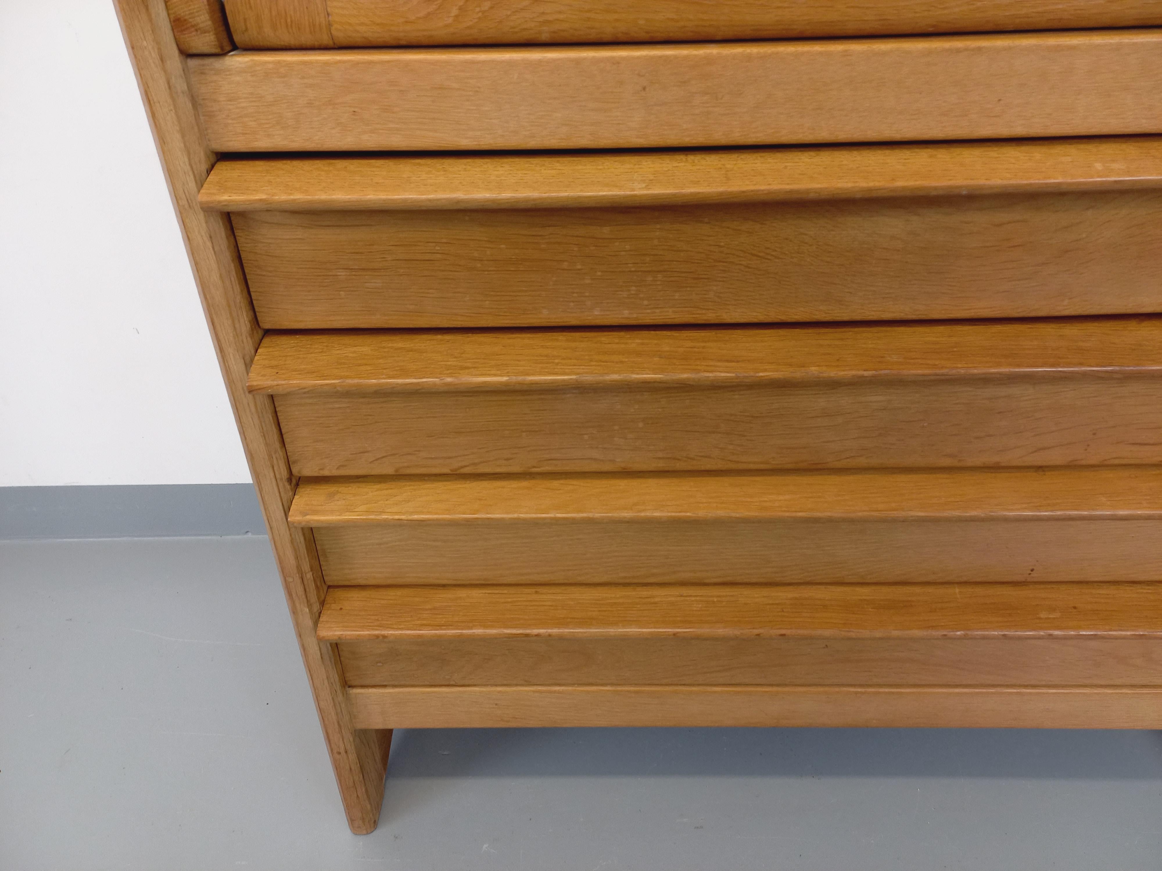 Meuble secrétaire vintage Guillerme et Chambron en chêne massif des années 50 60 en vente 4