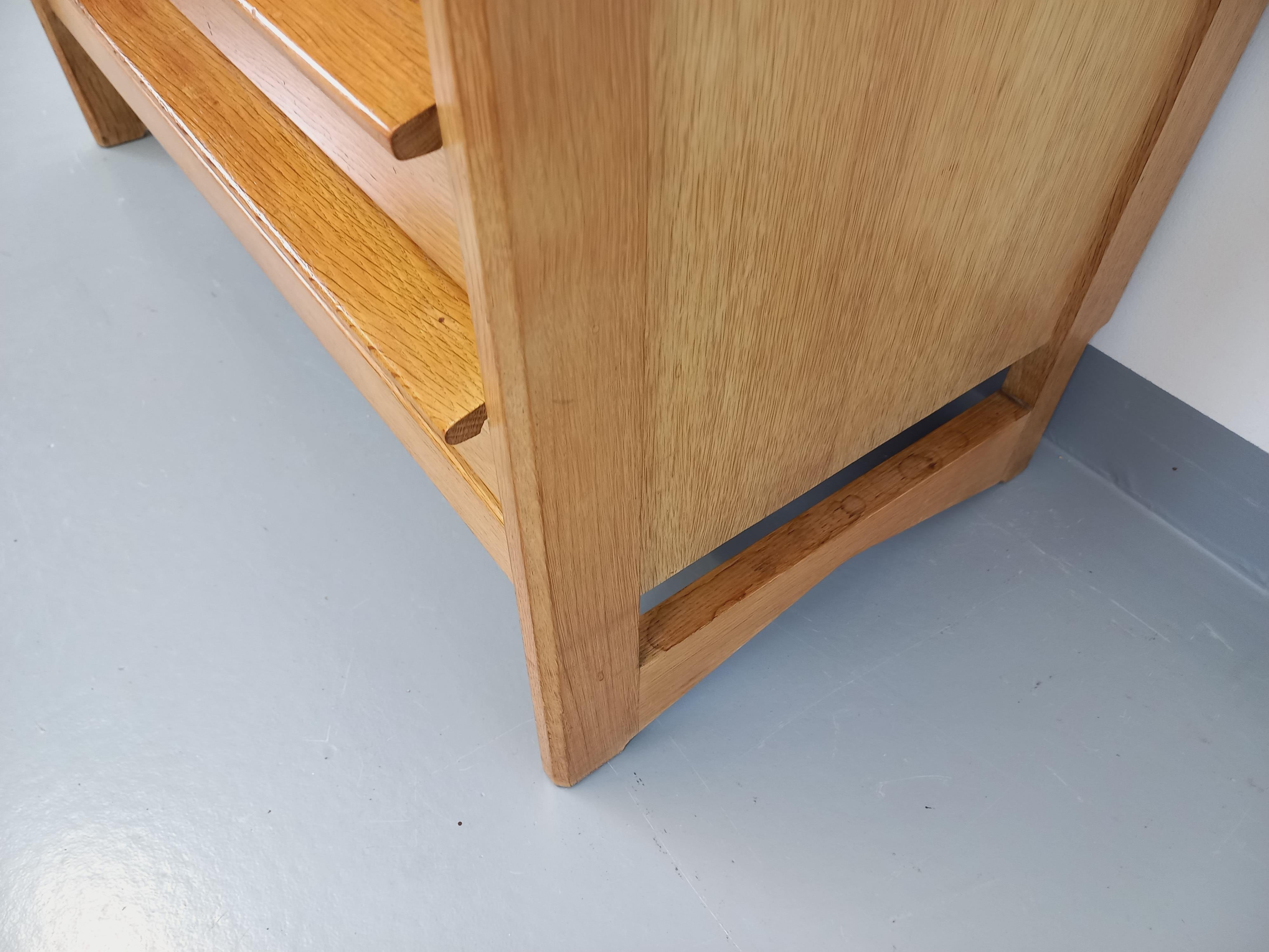 Meuble secrétaire vintage Guillerme et Chambron en chêne massif des années 50 60 en vente 5