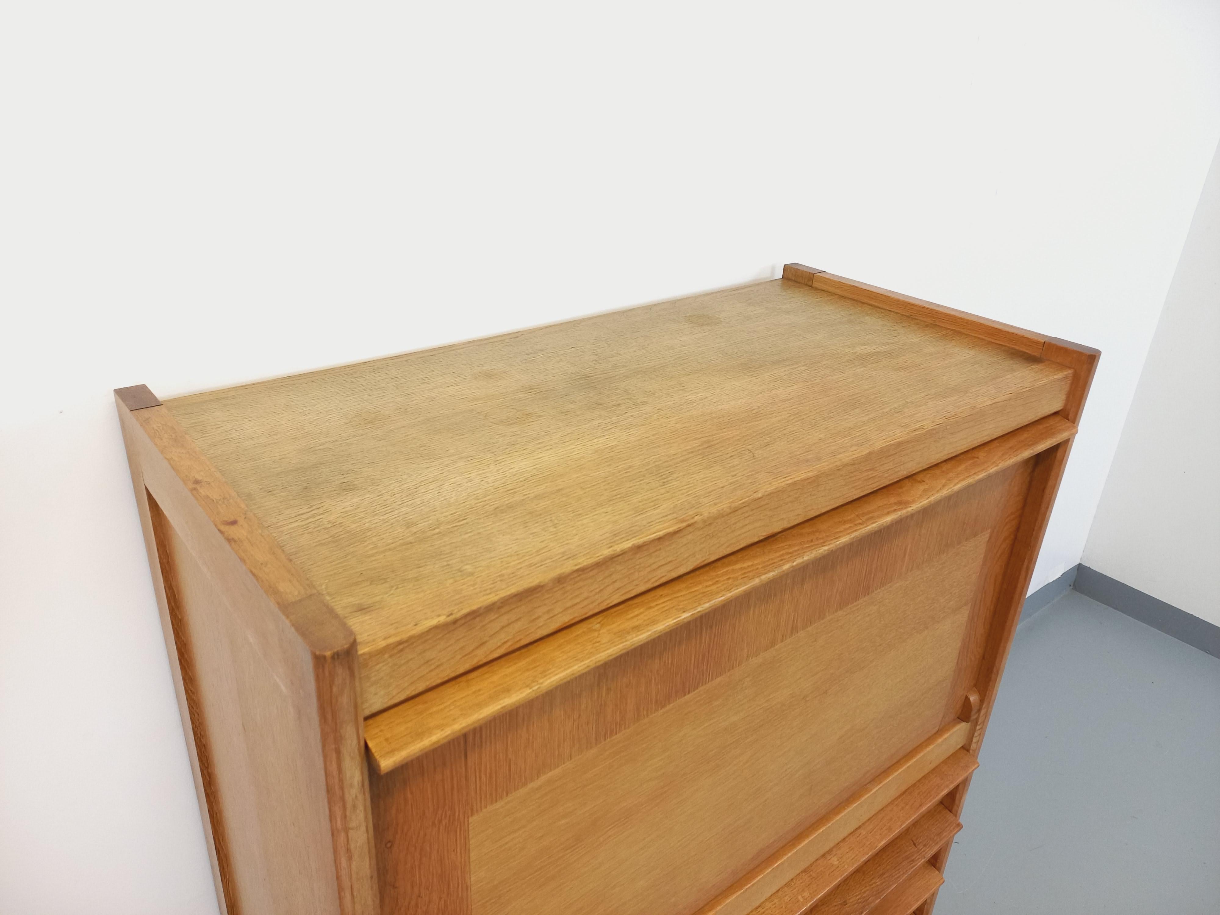 Meuble secrétaire vintage Guillerme et Chambron en chêne massif des années 50 60 en vente 6