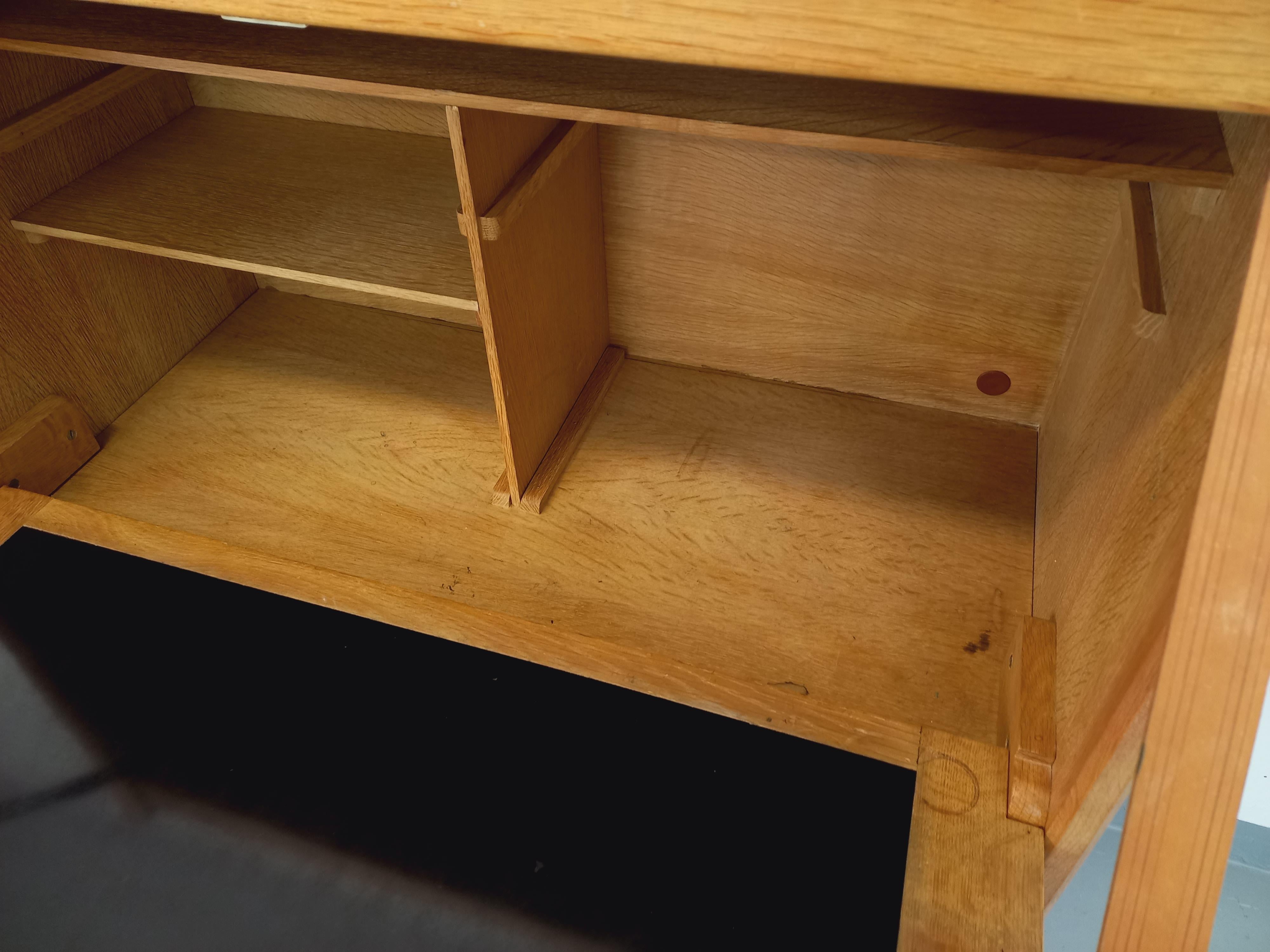 Meuble secrétaire vintage Guillerme et Chambron en chêne massif des années 50 60 en vente 8