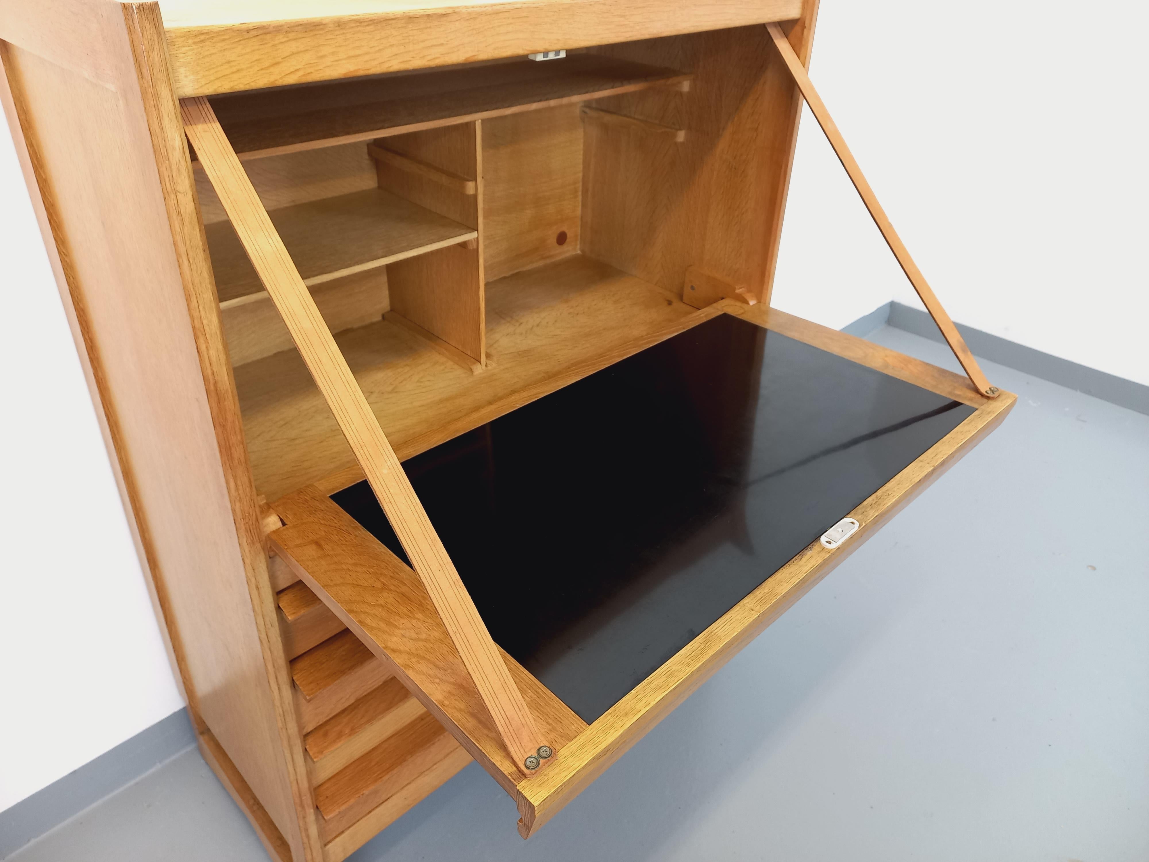 Meuble secrétaire vintage Guillerme et Chambron en chêne massif des années 50 60 en vente 9