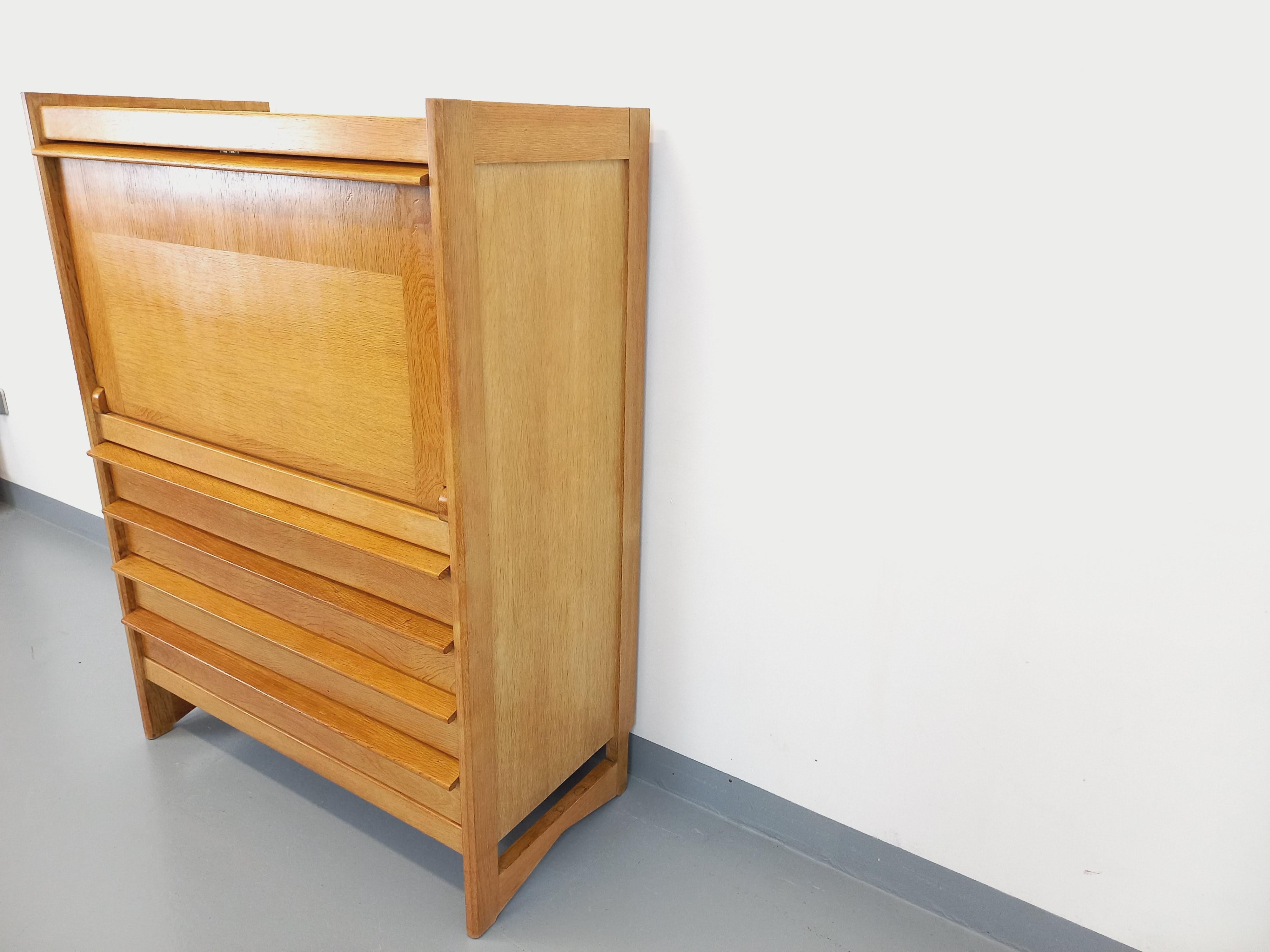 Bois Meuble secrétaire vintage Guillerme et Chambron en chêne massif des années 50 60 en vente