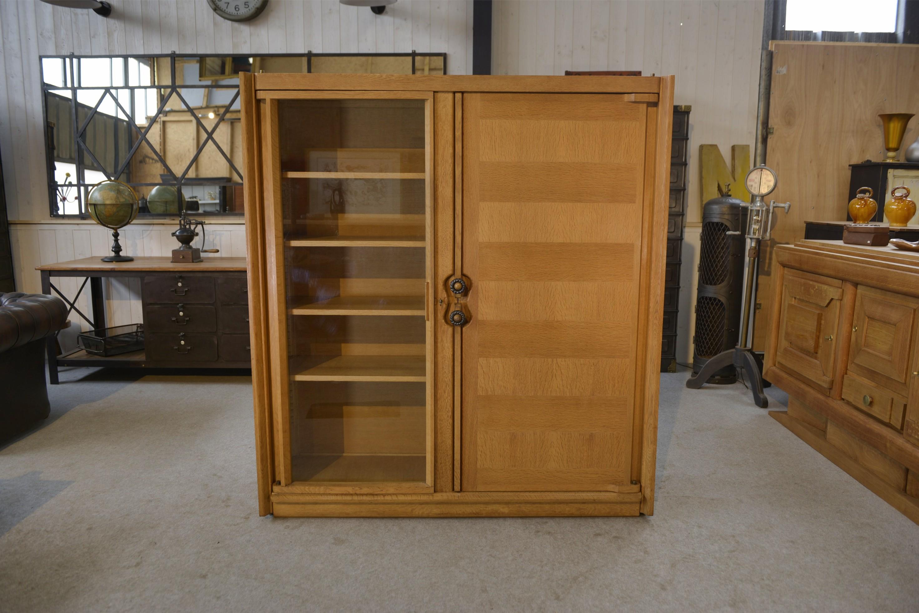 Meuble vitrine par Guillerme et Chambron pour Votre Maison For Sale 9