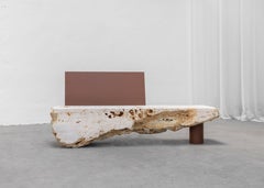 Banc en pierre contemporain en acier peint par Frédéric Saulou, Beige et Brown