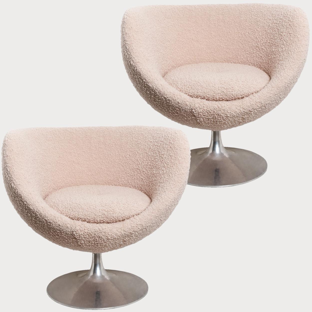 Meurop Crocus Ball Chair, New Upholstered with High-End Fabric by Dedar, Italy In Good Condition For Sale In Rijssen, NL