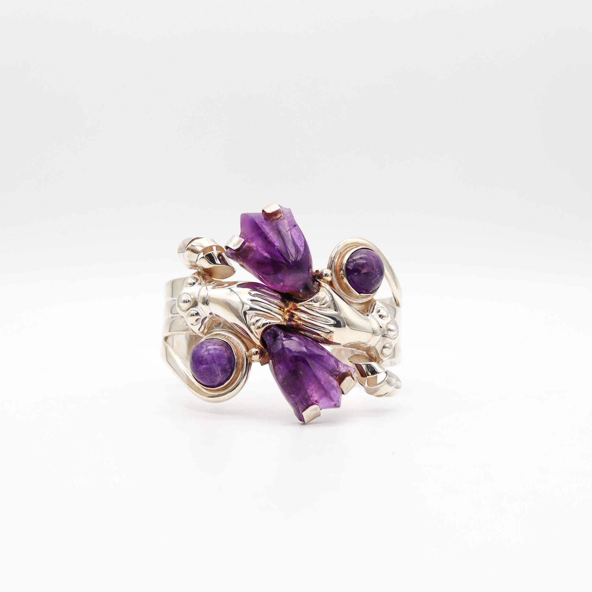 Cuff bracelet made in Taxco.

Beautiful bracelet, created in the silver town of Taxco in Mexico before the 1948. This statement cuff has been crafted in solid .925/.999 sterling silver with organic designs and mount with very nice carved amethysts.