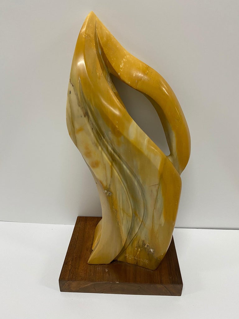 Mexican Amber Onyx Postmodern Flame Sculpture In Good Condition For Sale In Garnerville, NY