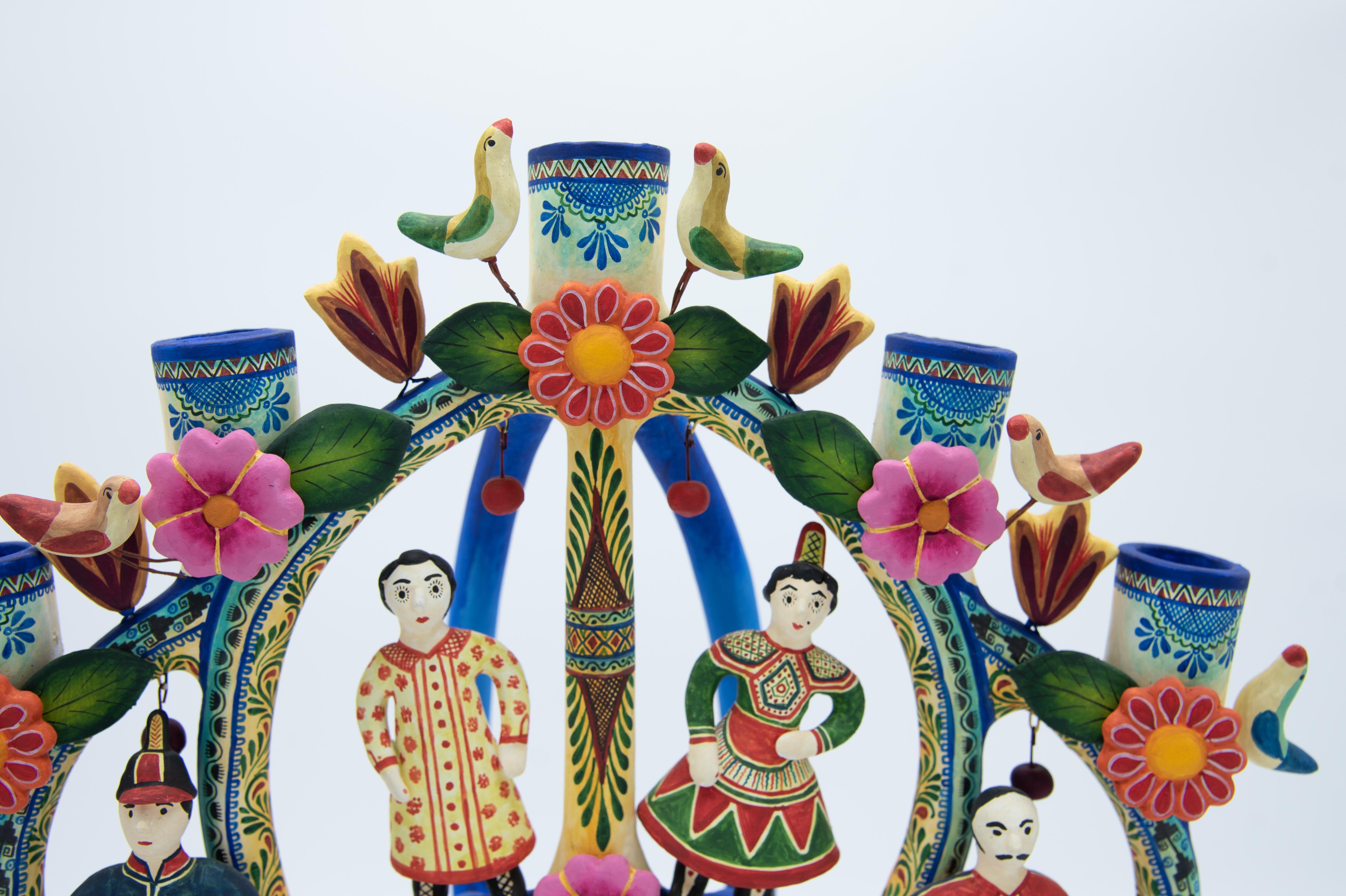 Mexikanischer Arbol de la Vida Baumleben-Puppen-Kandelaber aus Keramik in FarbFolk-Kunst (Volkskunst) im Angebot