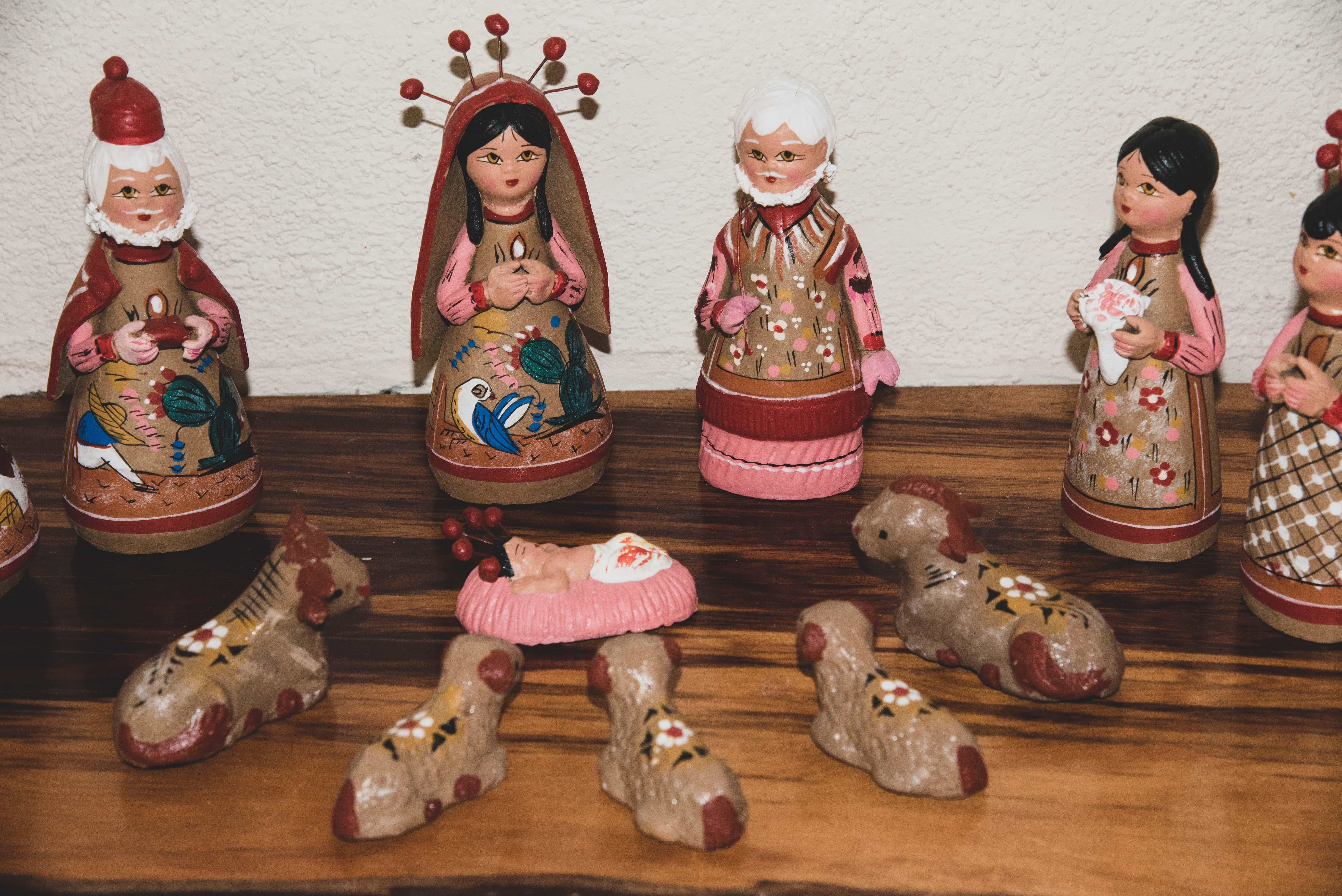 Folkloric ceramic nativity set decorated in the State of México. Beautifully hand painted. Handmade in clay, 14 figures. 

The figures are first handmade in clay and burned in a wood burned oven at low temperature. Acrylic paint, decorated manually.